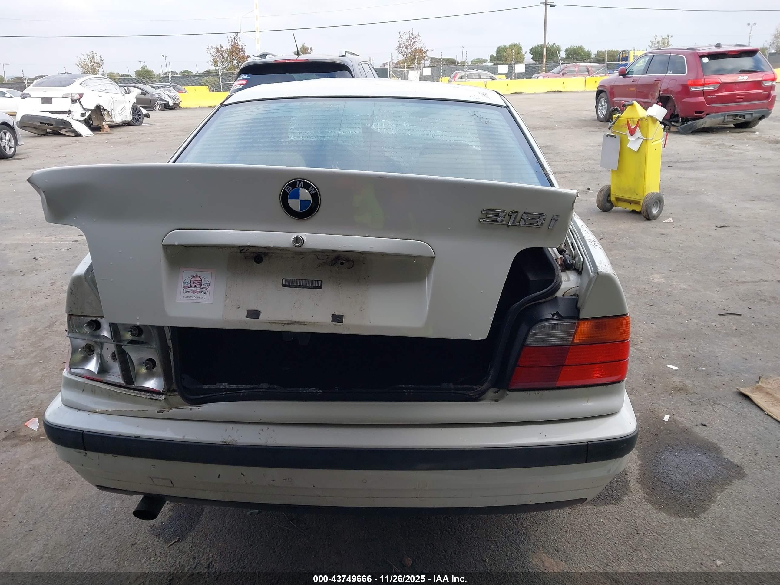 1998 Bmw 318i   White vin: WBACC0324WEK27301