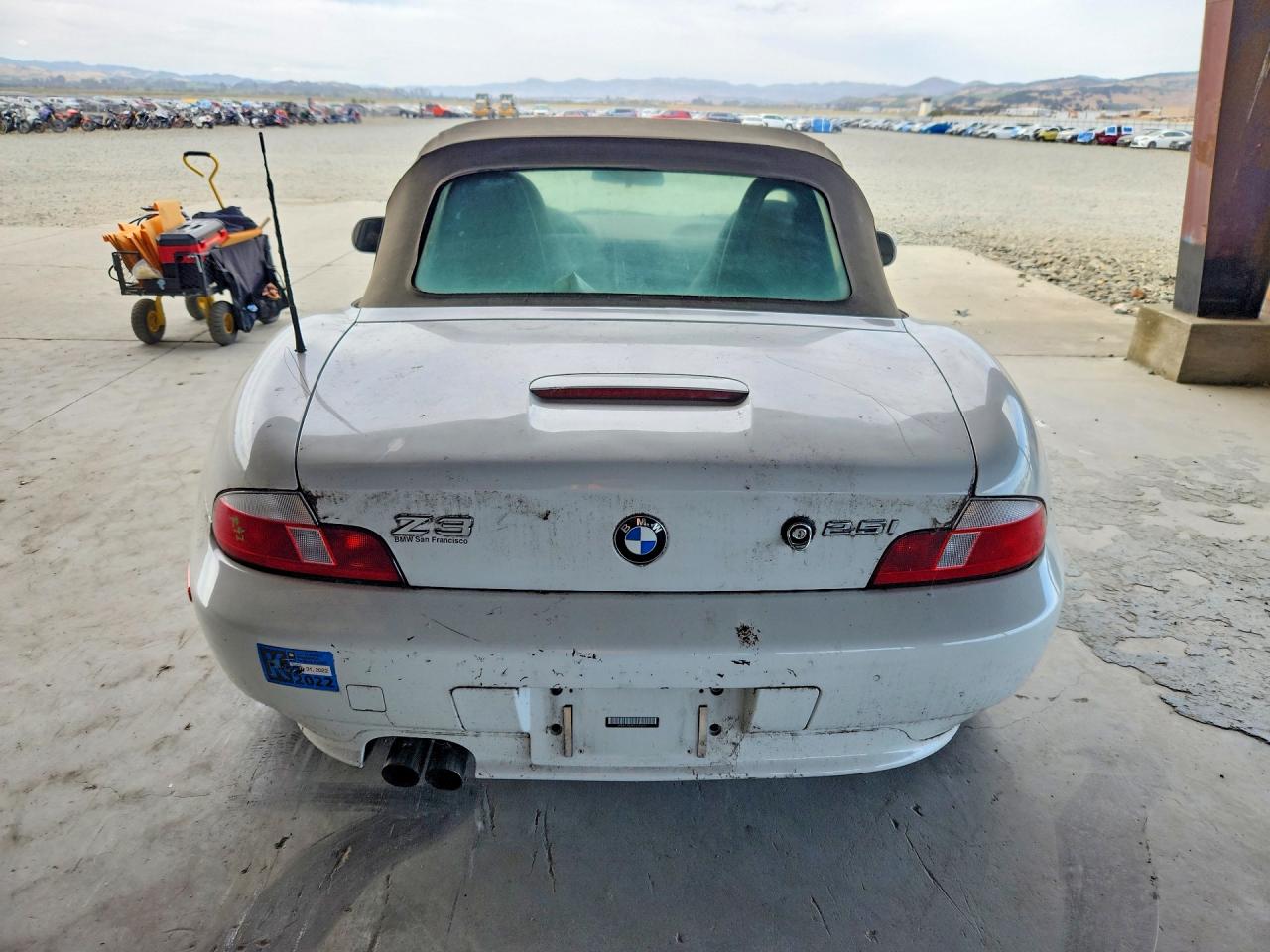 2001 Bmw Z3 2.5 White vin: WBACN33461LM02911