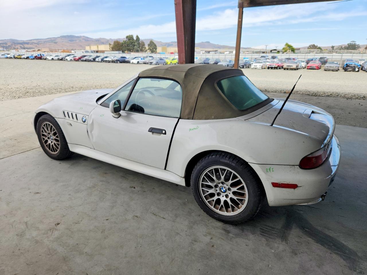 2001 Bmw Z3 2.5 White vin: WBACN33461LM02911