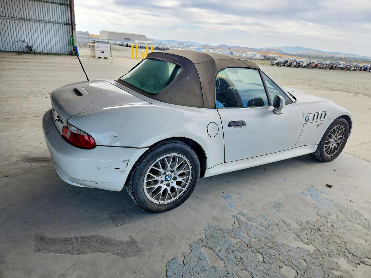 2001 Bmw Z3 2.5 White vin: WBACN33461LM02911