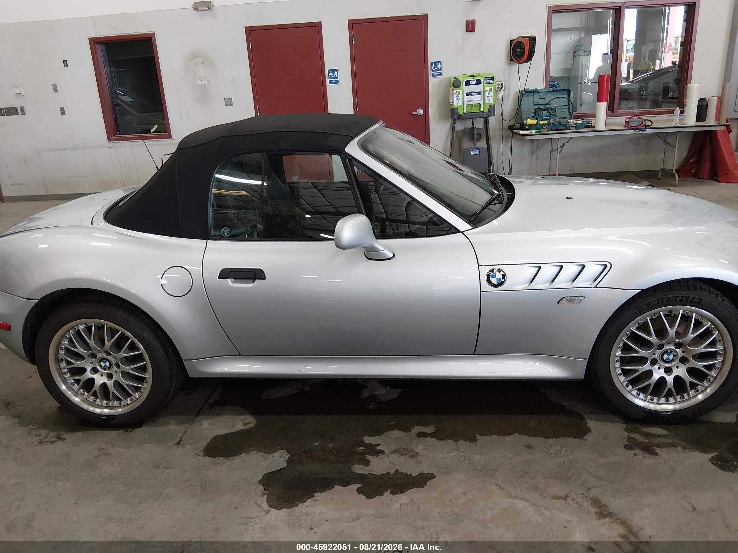 2001 Bmw Z3 3.0i Silver vin: WBACN53421LJ58945