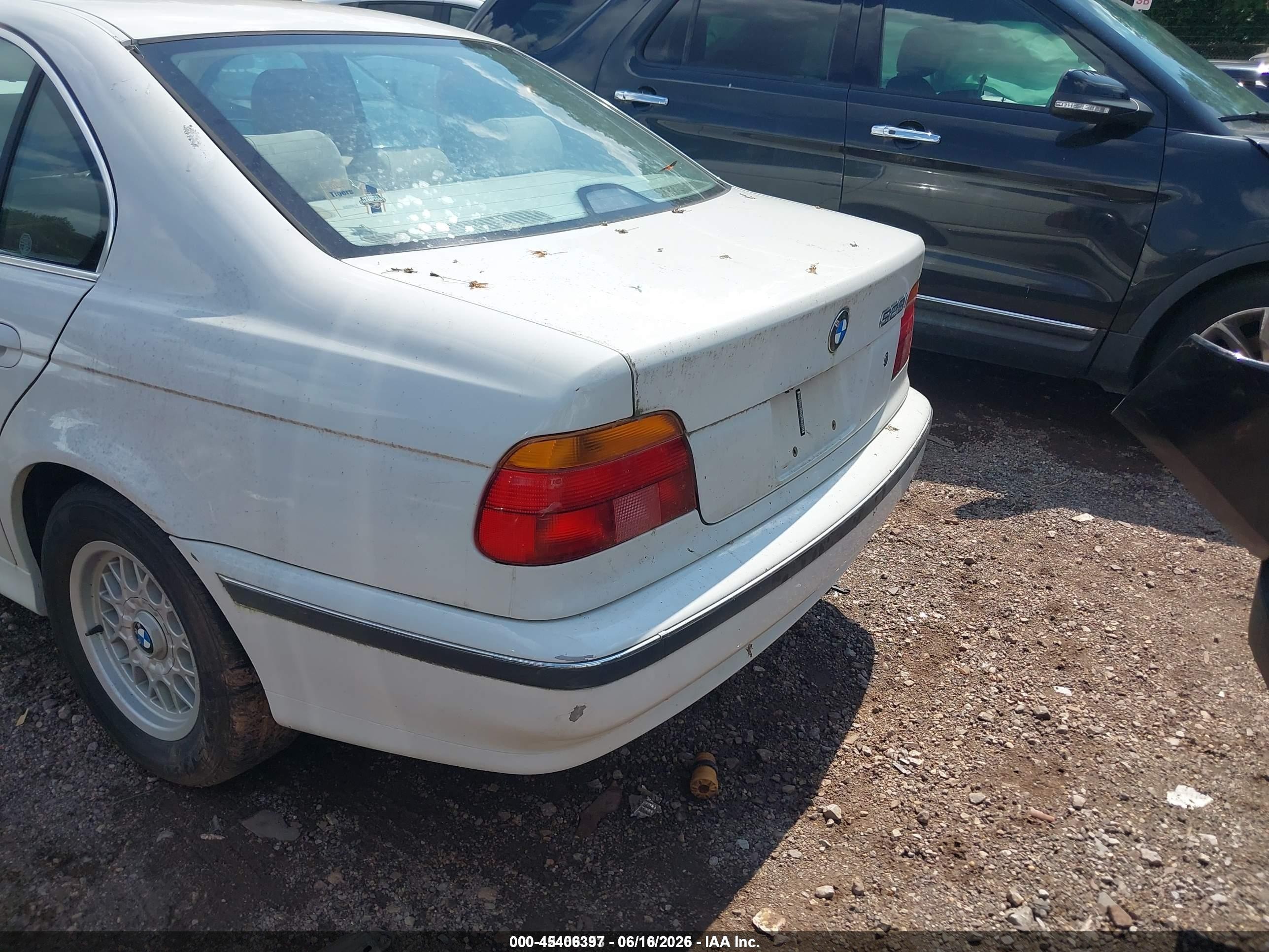 1998 Bmw 528i   White vin: WBADD6324WBW49588