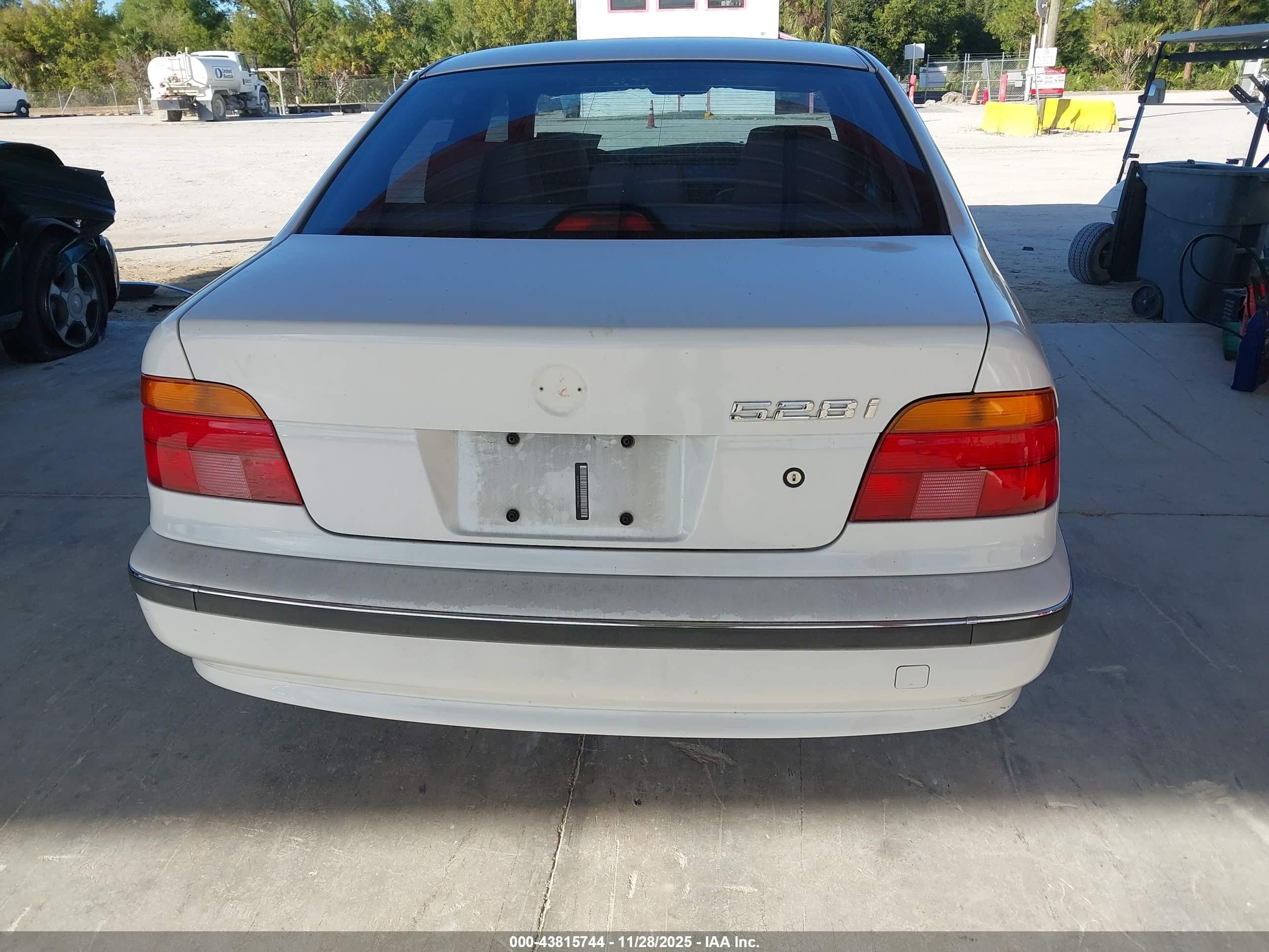 1999 Bmw 528ia   Белый vin: WBADM6331XBY28634