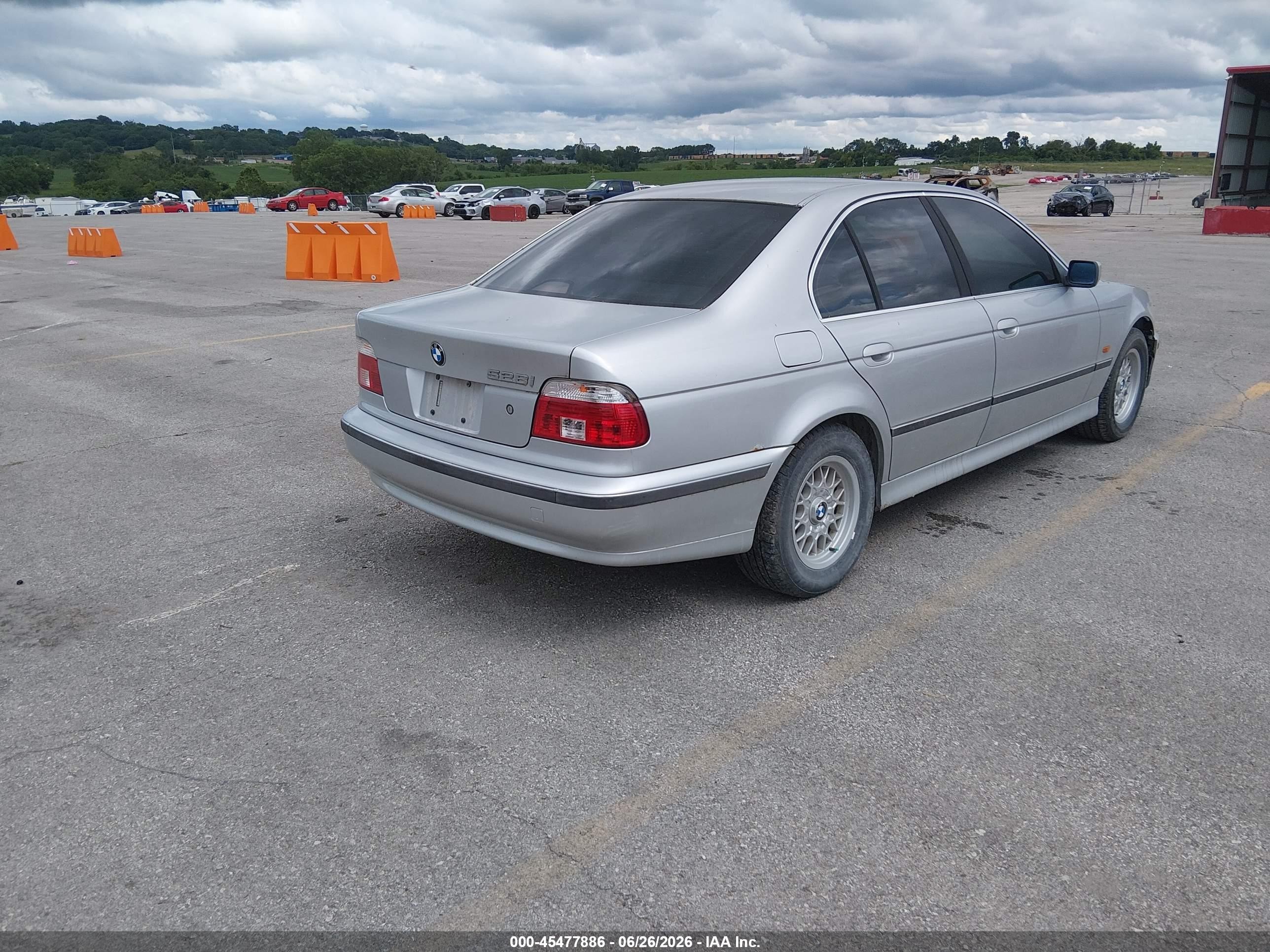1999 Bmw 528ia   Silver vin: WBADM6332XBY29016
