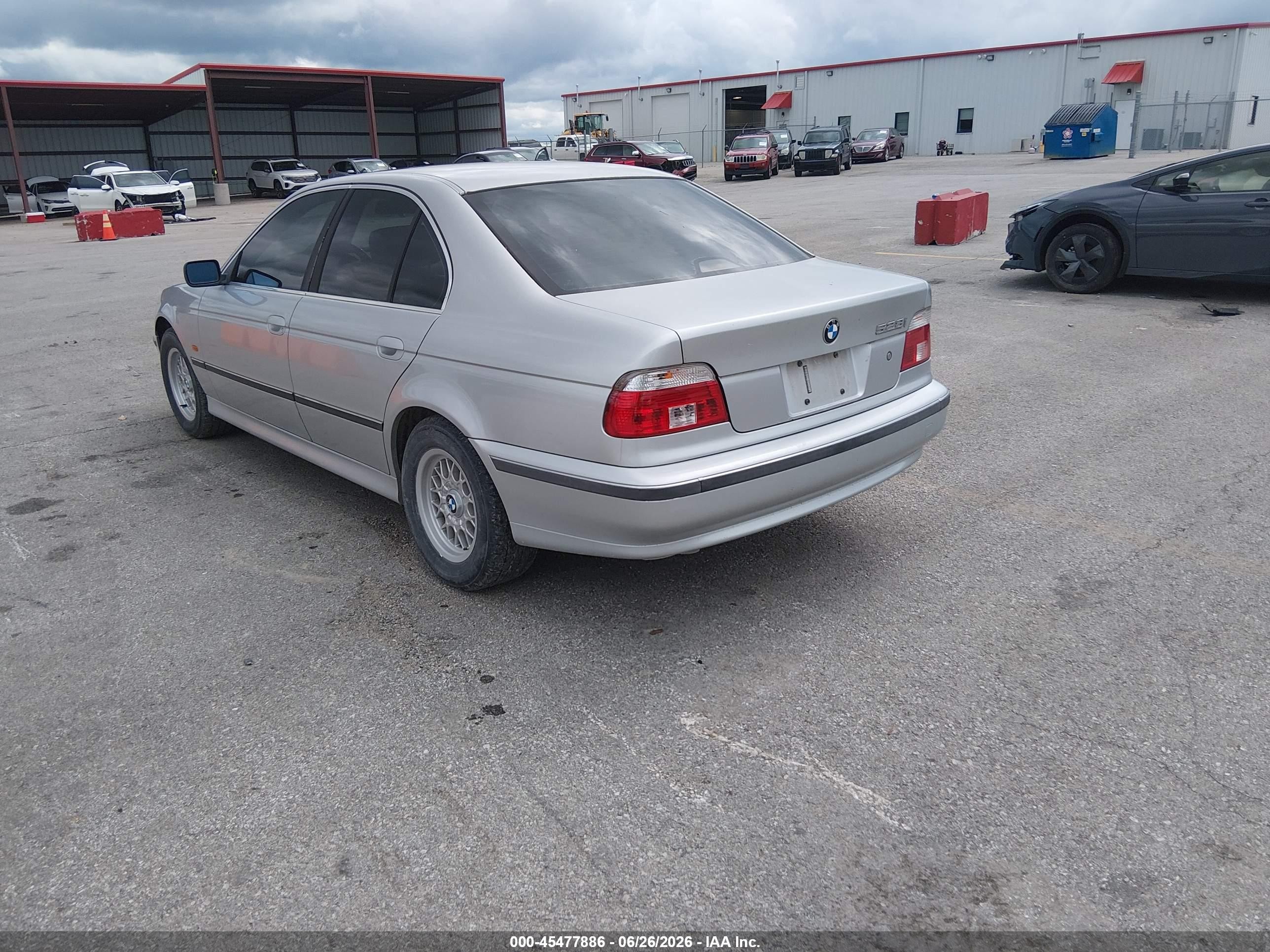 1999 Bmw 528ia   Silver vin: WBADM6332XBY29016