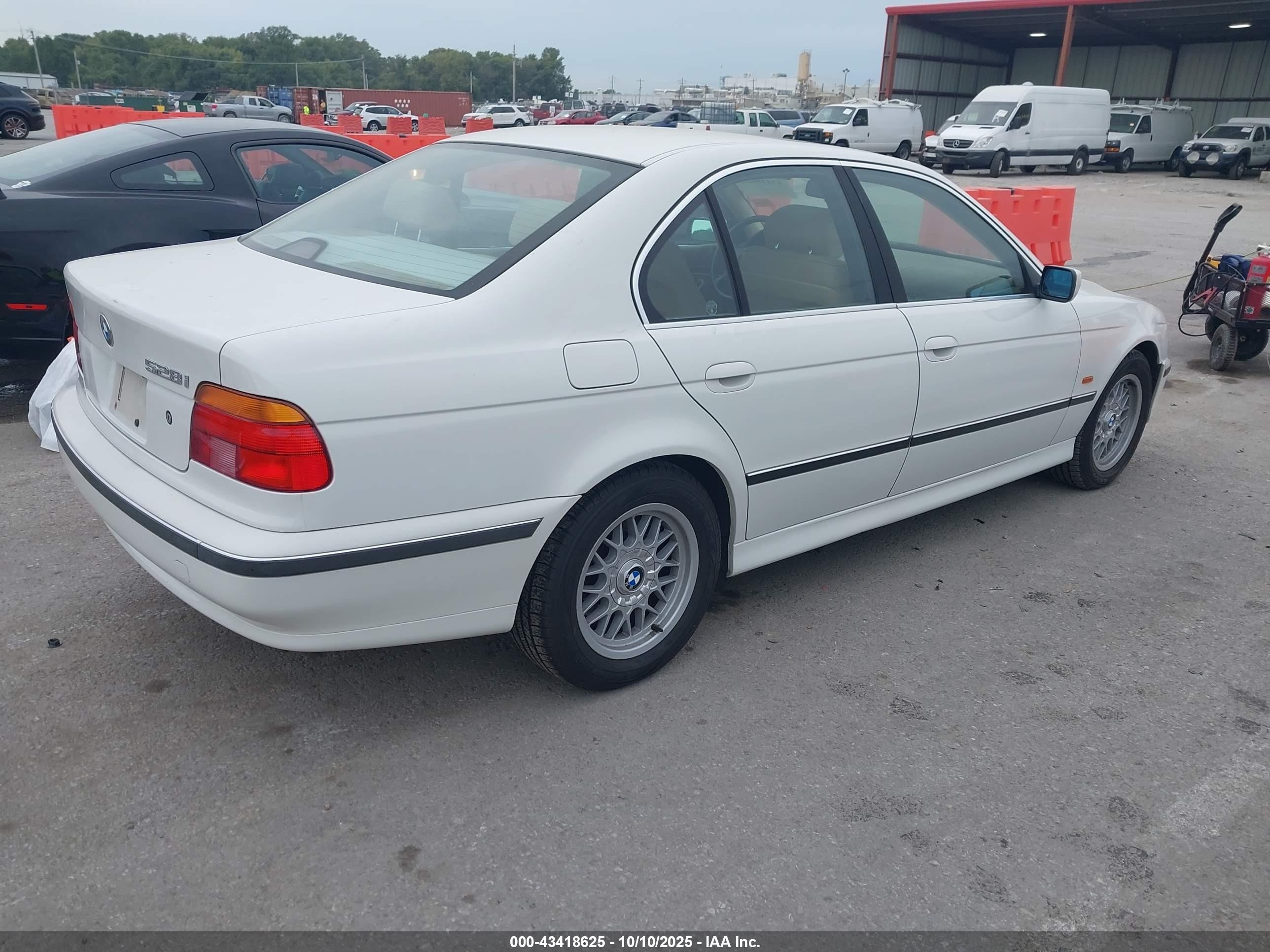 1999 Bmw 528ia   White vin: WBADM6337XBY28511