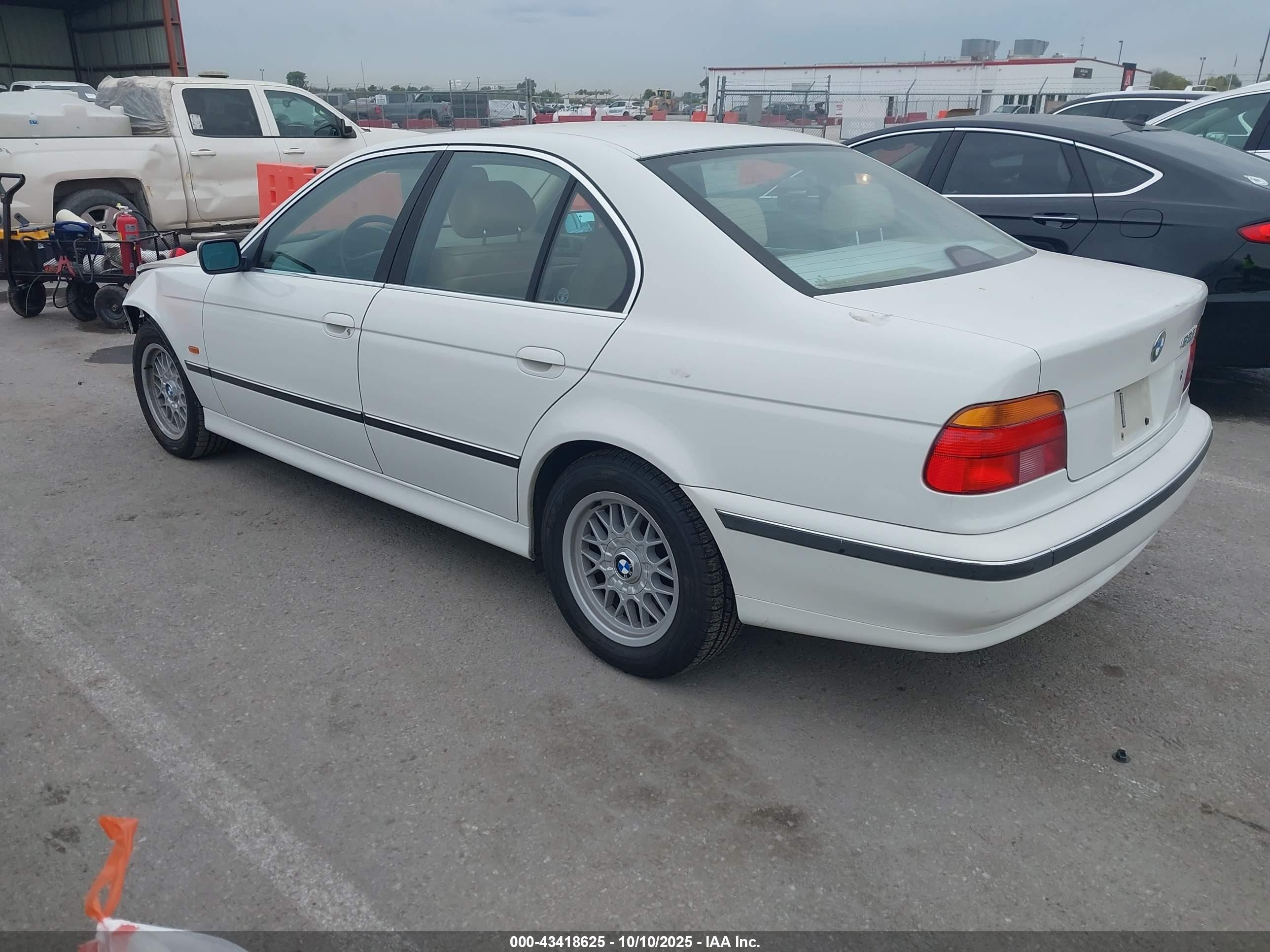 1999 Bmw 528ia   White vin: WBADM6337XBY28511