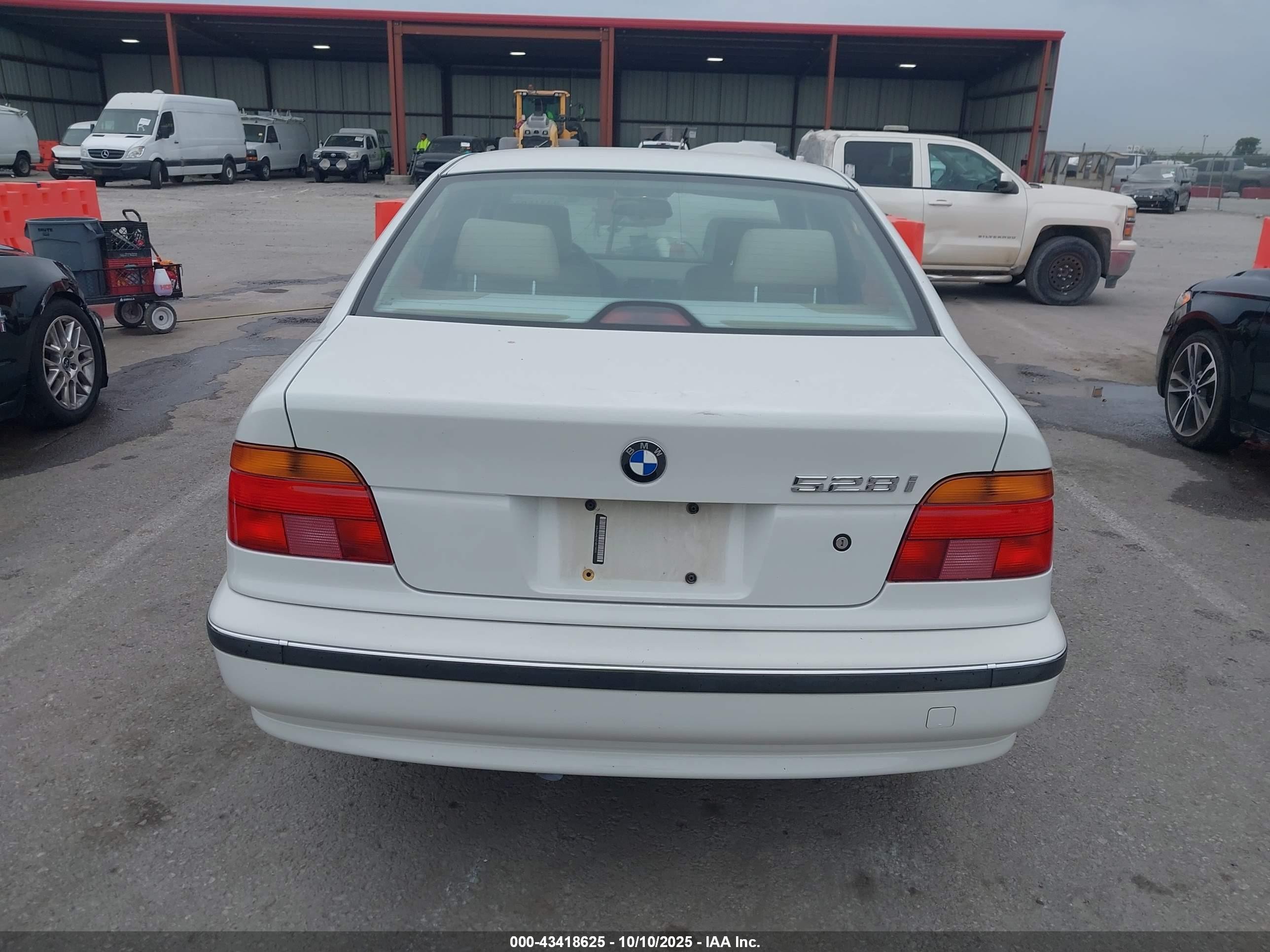 1999 Bmw 528ia   White vin: WBADM6337XBY28511