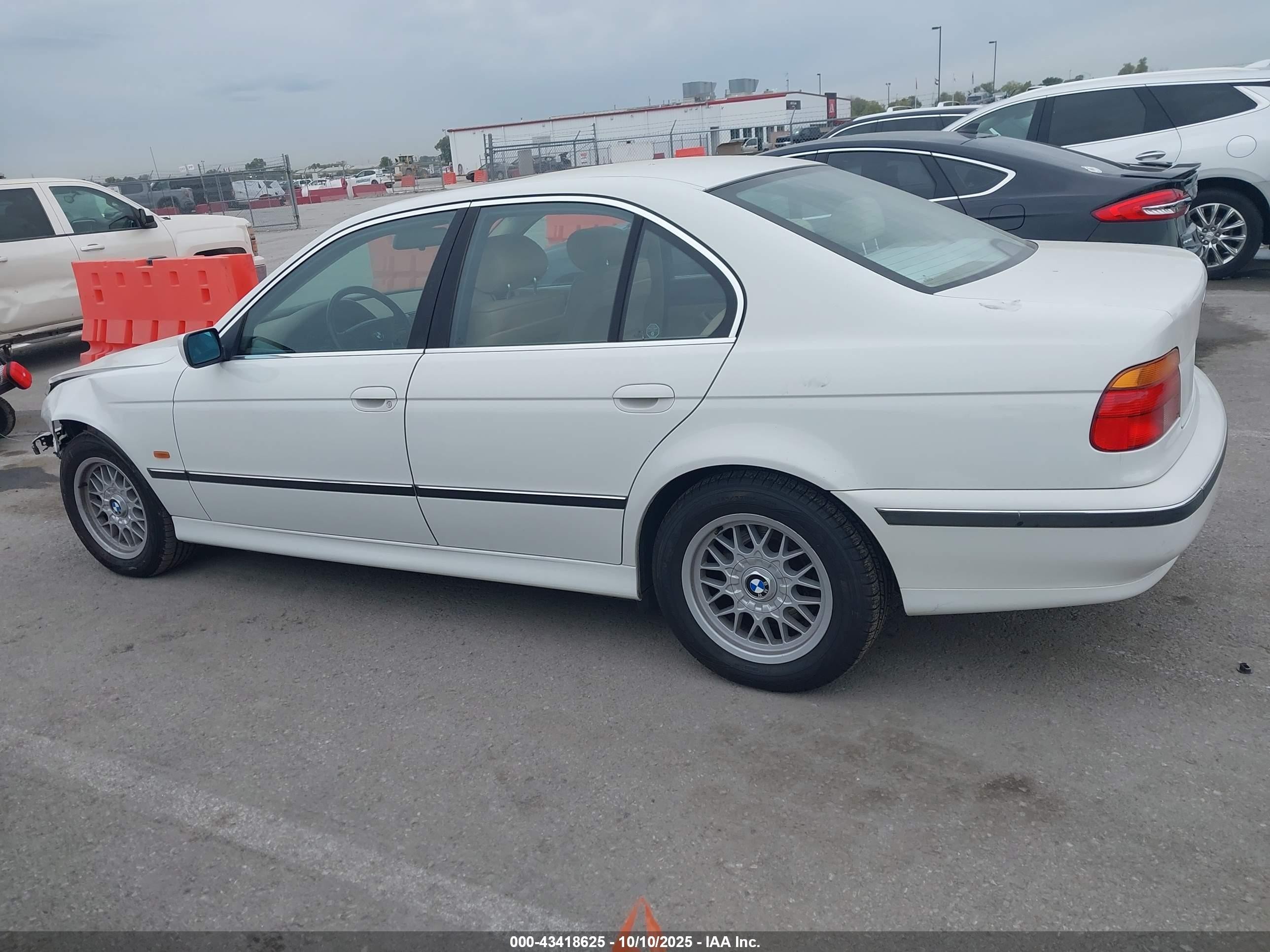1999 Bmw 528ia   White vin: WBADM6337XBY28511