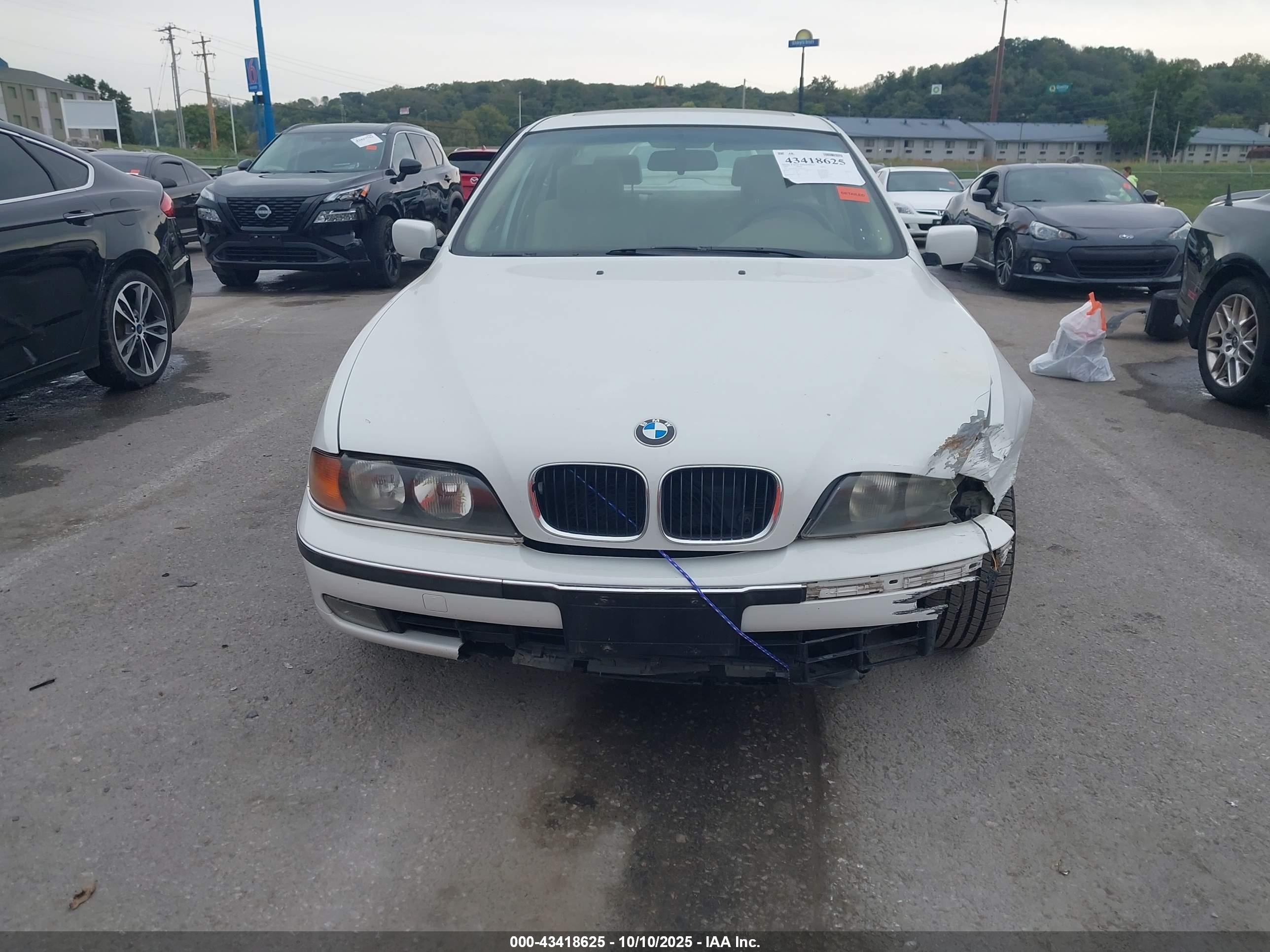 1999 Bmw 528ia   White vin: WBADM6337XBY28511