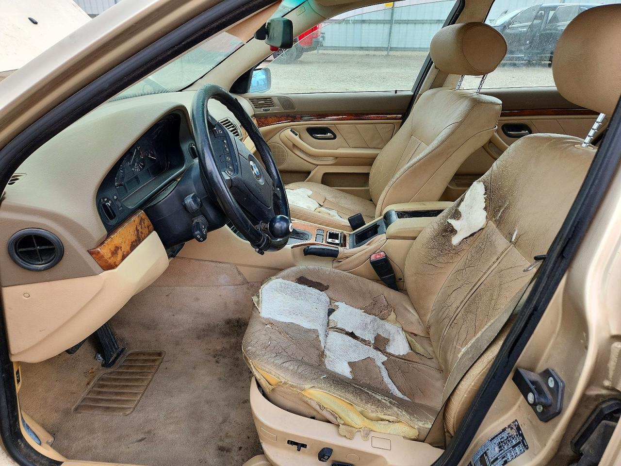 1999 Bmw 528 I Automatic Tan vin: WBADM6337XBY31991