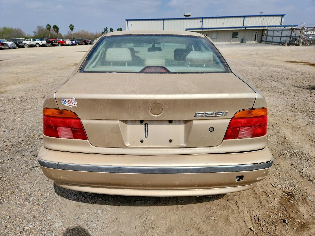 1999 Bmw 528 I Automatic Tan vin: WBADM6337XBY31991