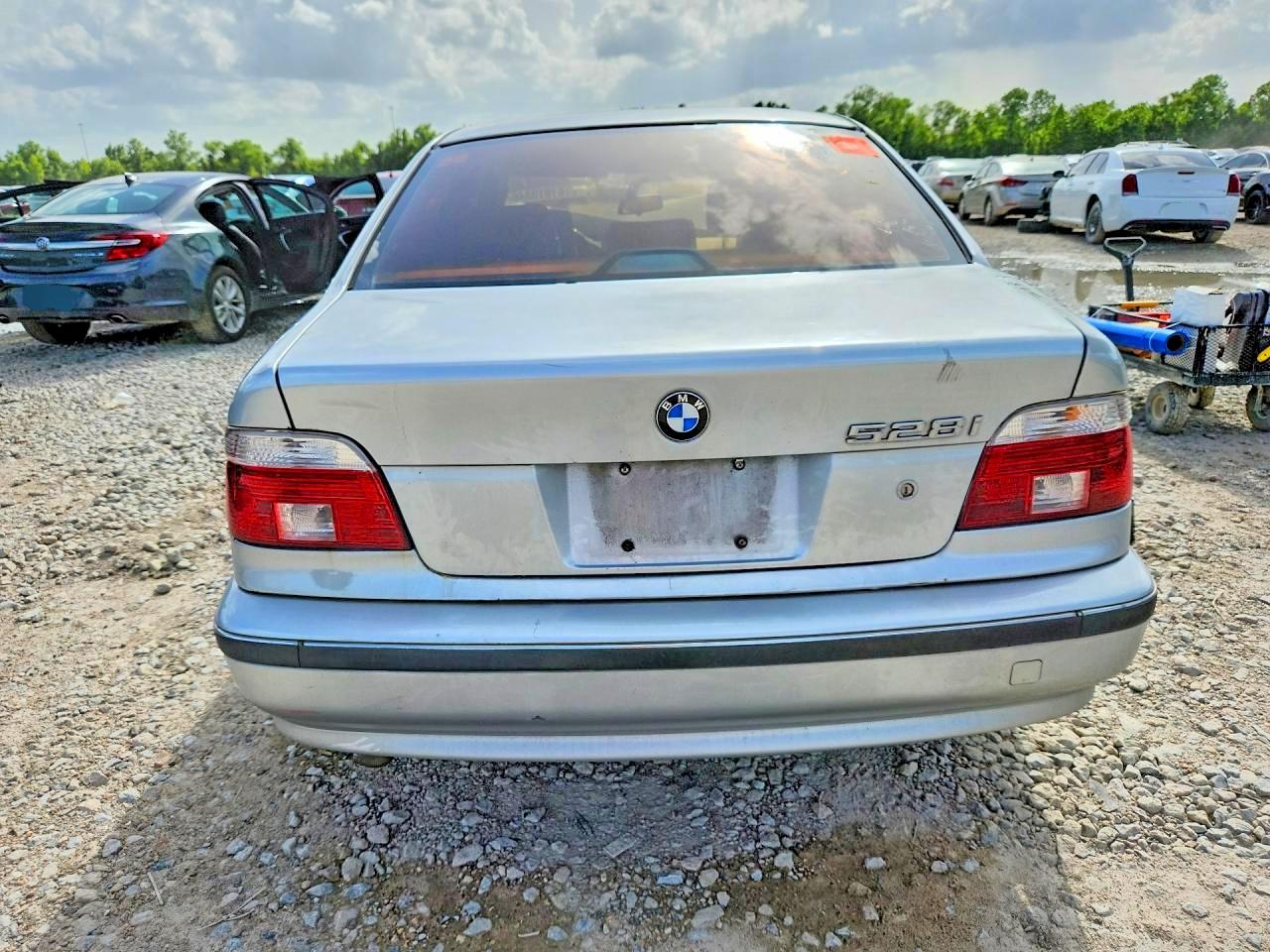 1999 Bmw 528 I Automatic Silver vin: WBADM6339XBY30499