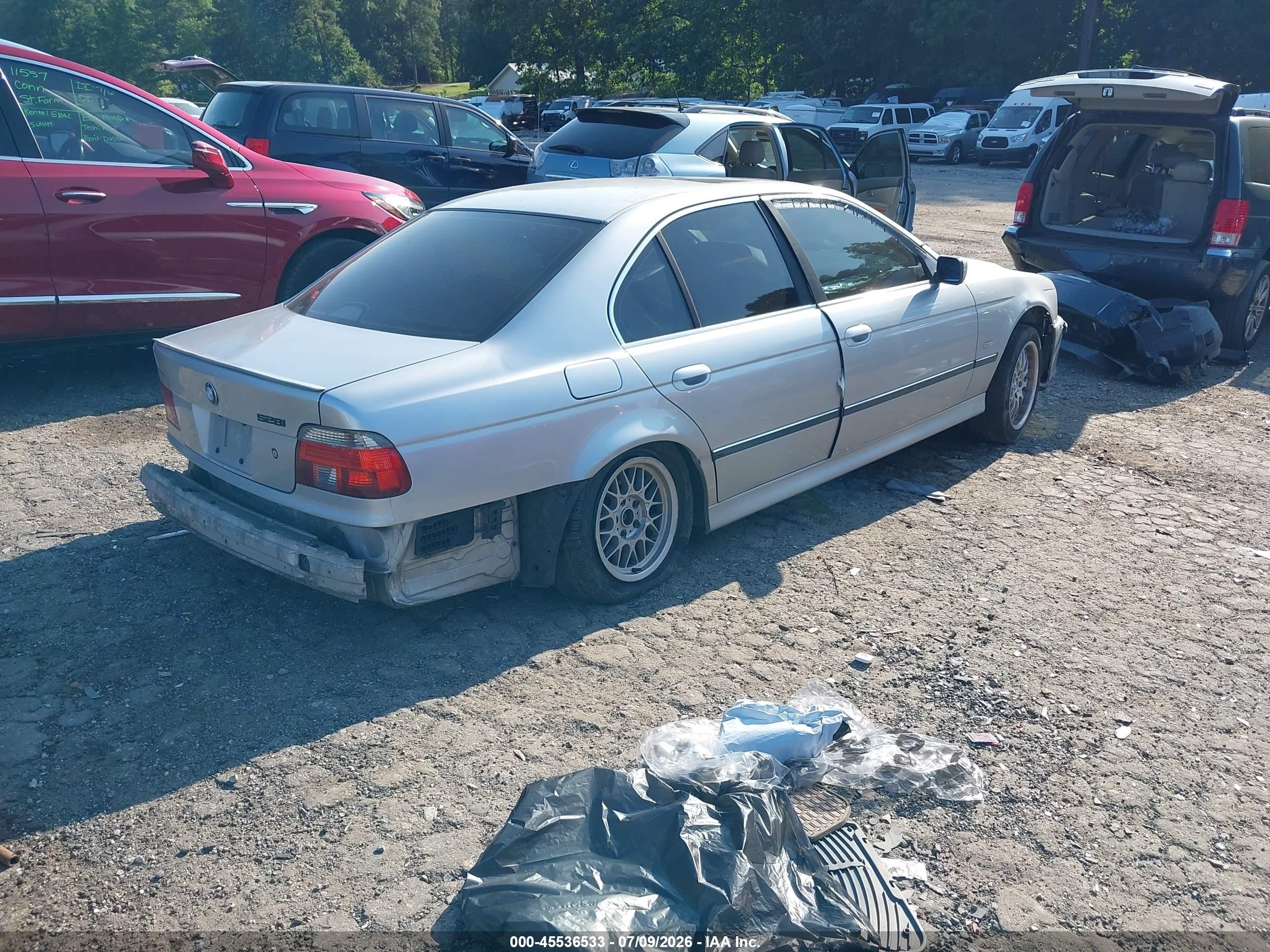 2000 Bmw 528ia   Silver vin: WBADM6341YGU15464