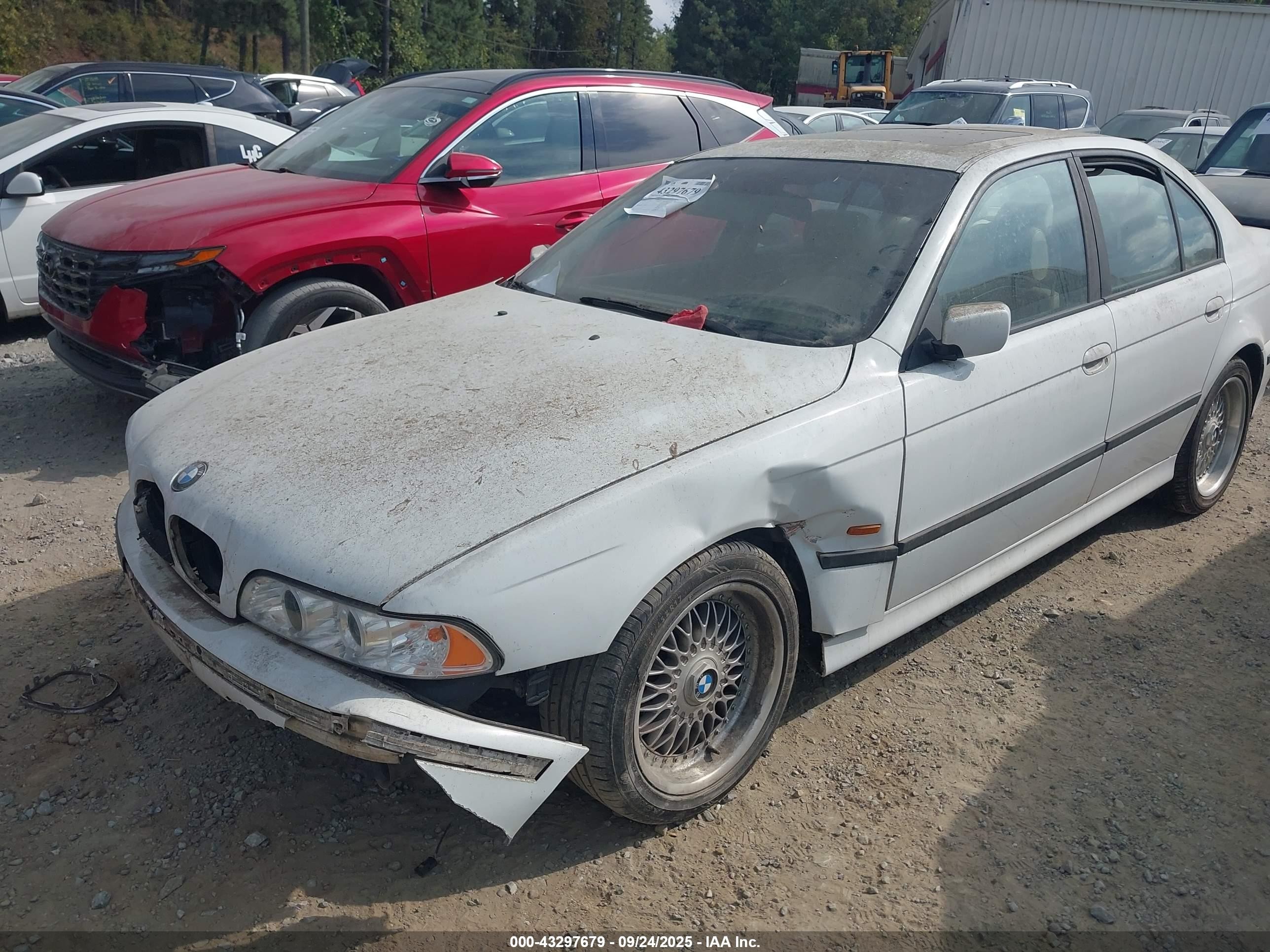 2000 Bmw 528ia   White vin: WBADM6342YGU08684
