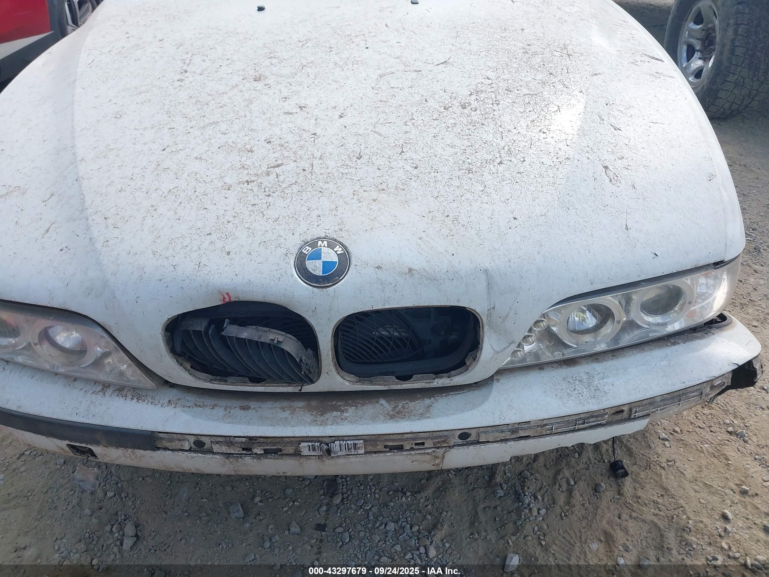 2000 Bmw 528ia   White vin: WBADM6342YGU08684