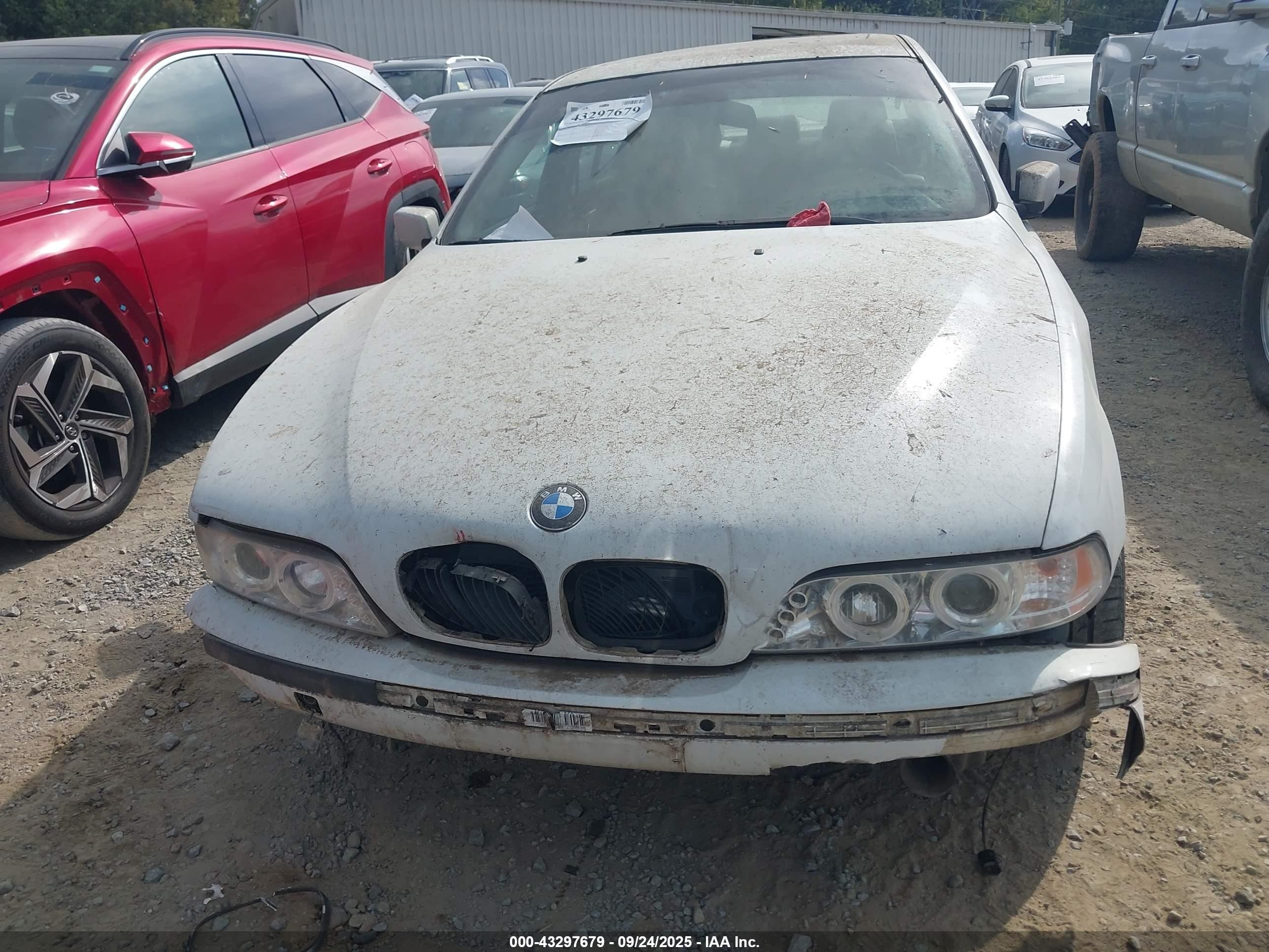 2000 Bmw 528ia   White vin: WBADM6342YGU08684
