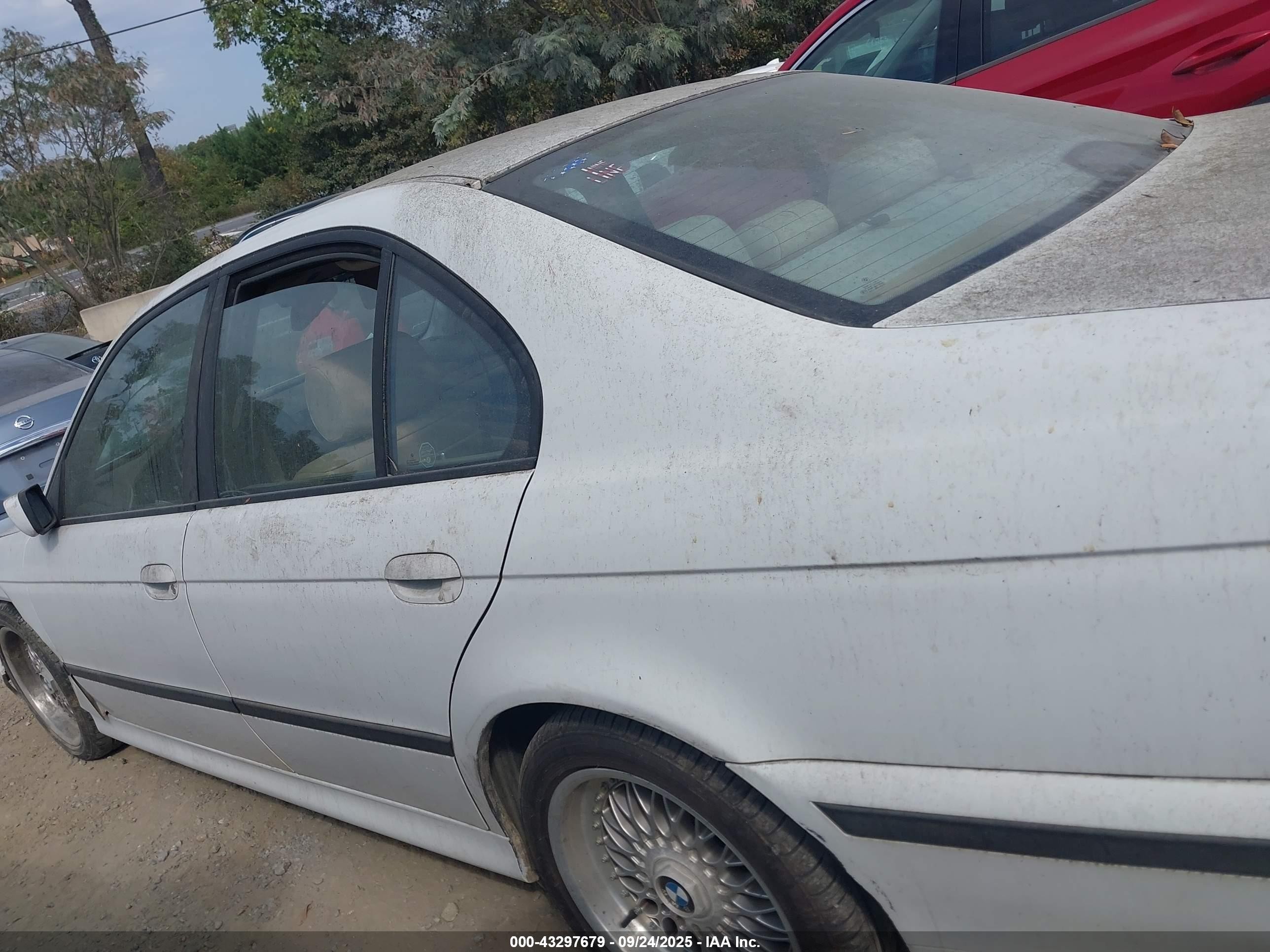2000 Bmw 528ia   White vin: WBADM6342YGU08684