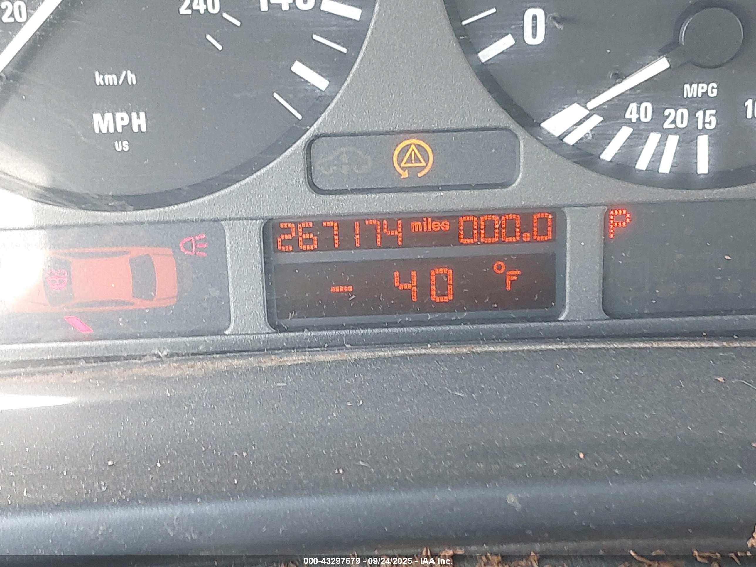 2000 Bmw 528ia   White vin: WBADM6342YGU08684
