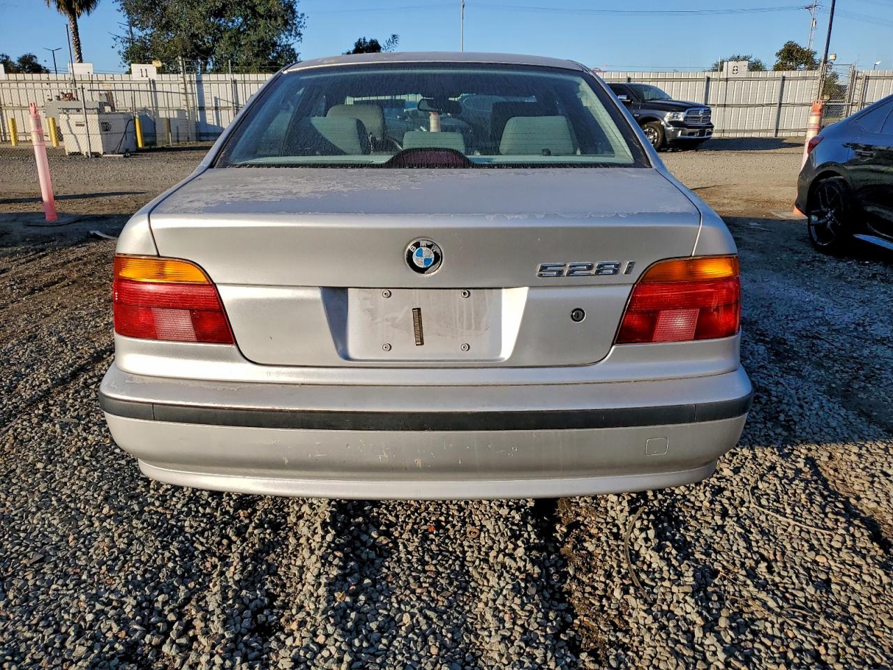 2000 Bmw 528 I Automatic Silver vin: WBADM6344YGV00282