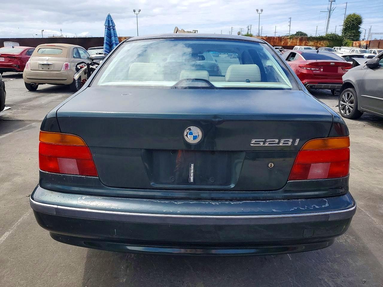 2000 Bmw 528 I Automatic Green vin: WBADM6345YGU18707