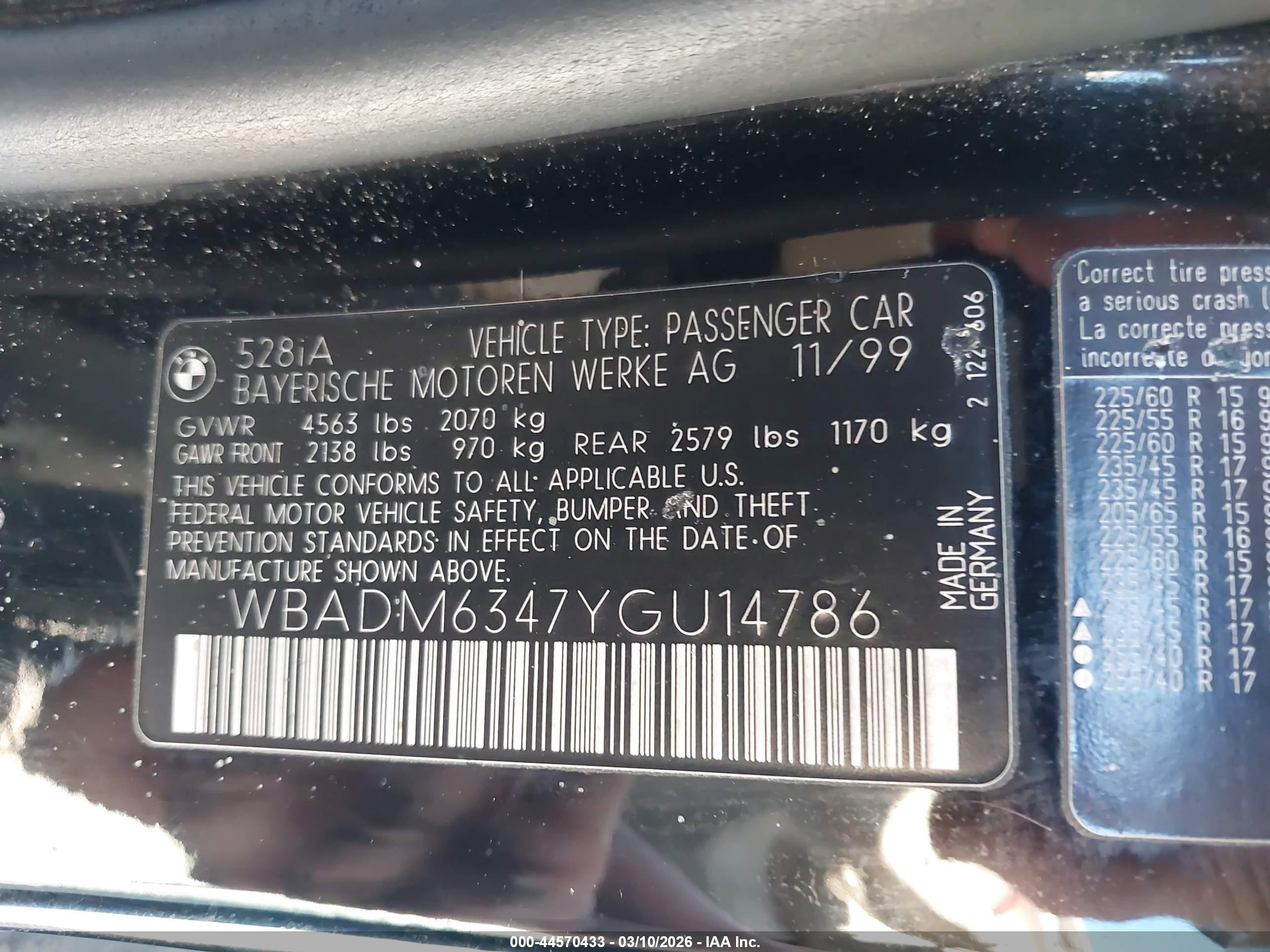 2000 Bmw 528ia   Black vin: WBADM6347YGU14786