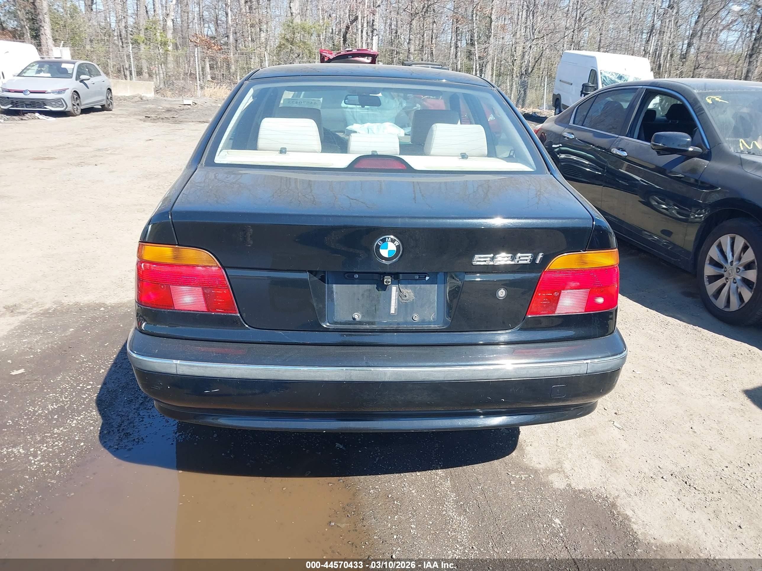 2000 Bmw 528ia   Black vin: WBADM6347YGU14786