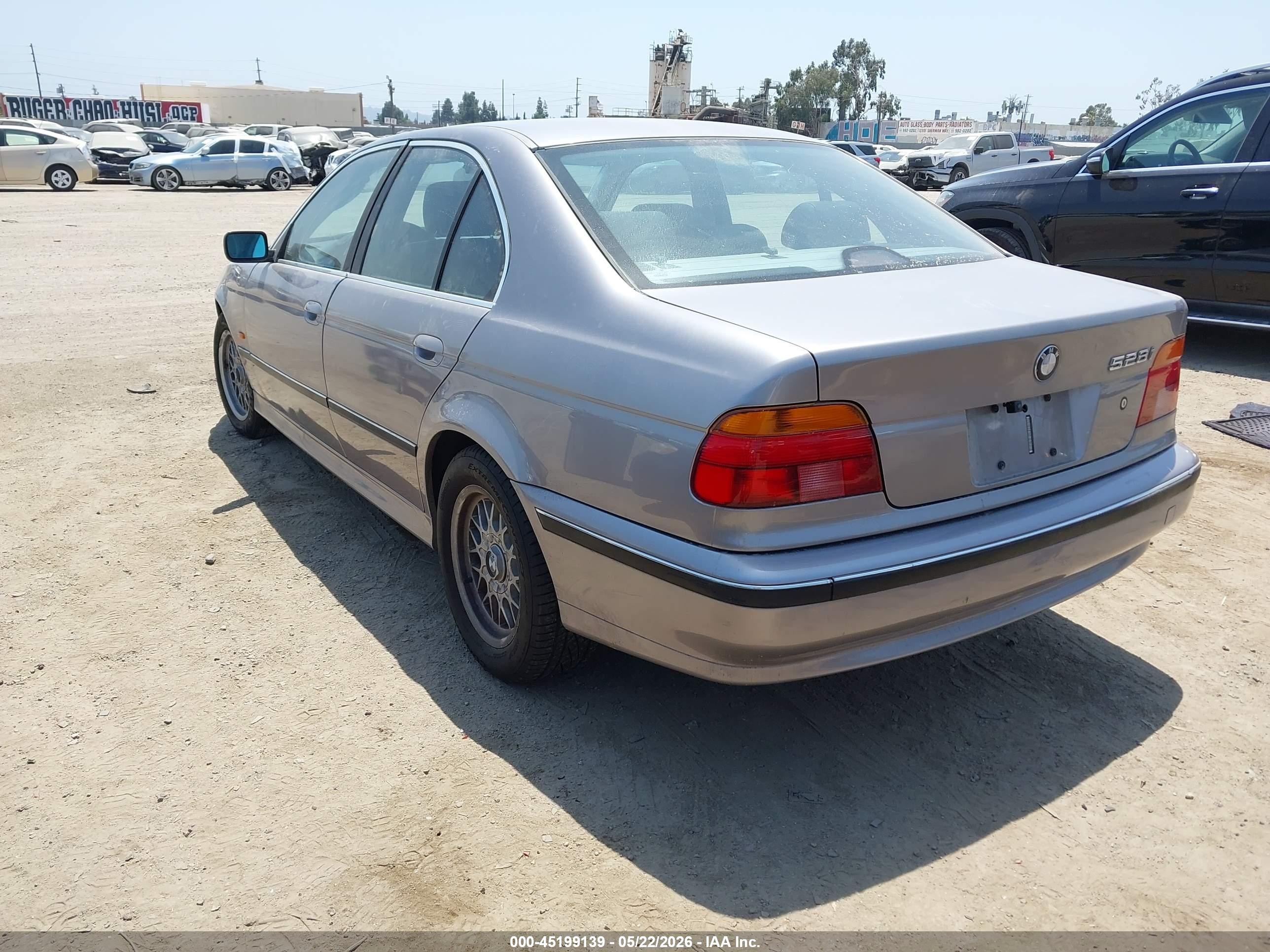 2000 Bmw 528ia   Серебряный vin: WBADM6349YGU16507