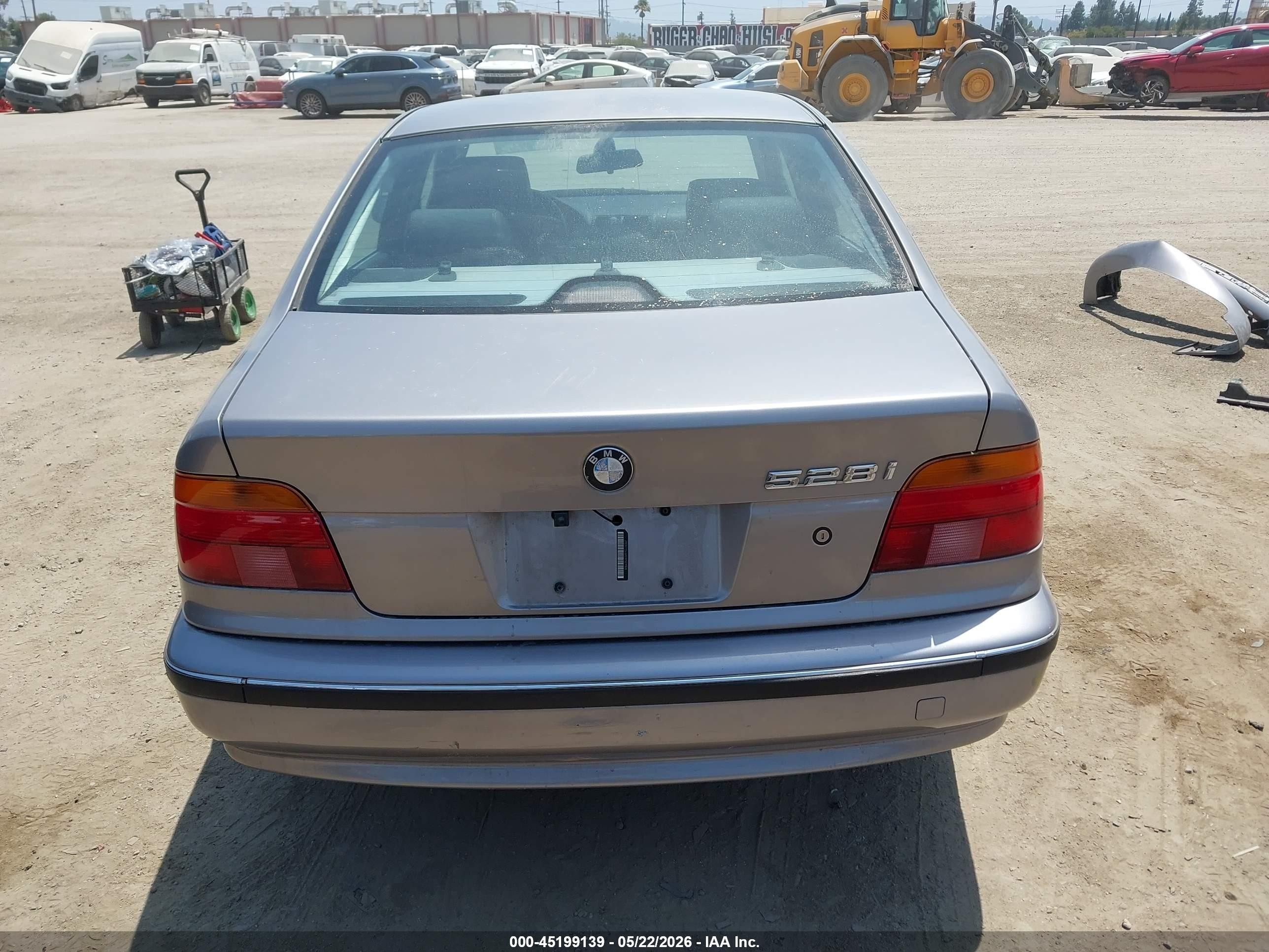 2000 Bmw 528ia   Серебряный vin: WBADM6349YGU16507