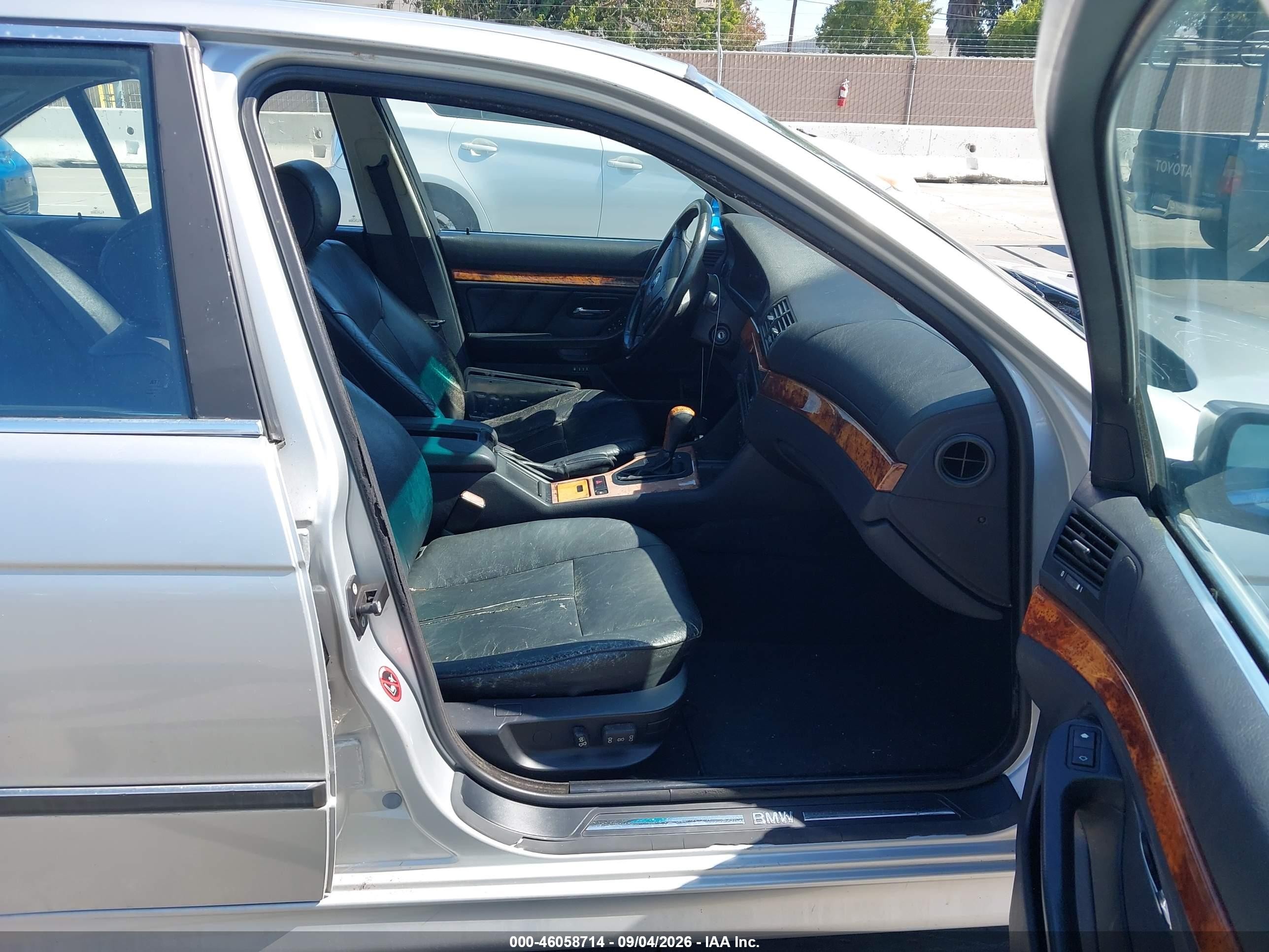 1999 Bmw 528ia   Silver vin: WBADM634XXGU00671
