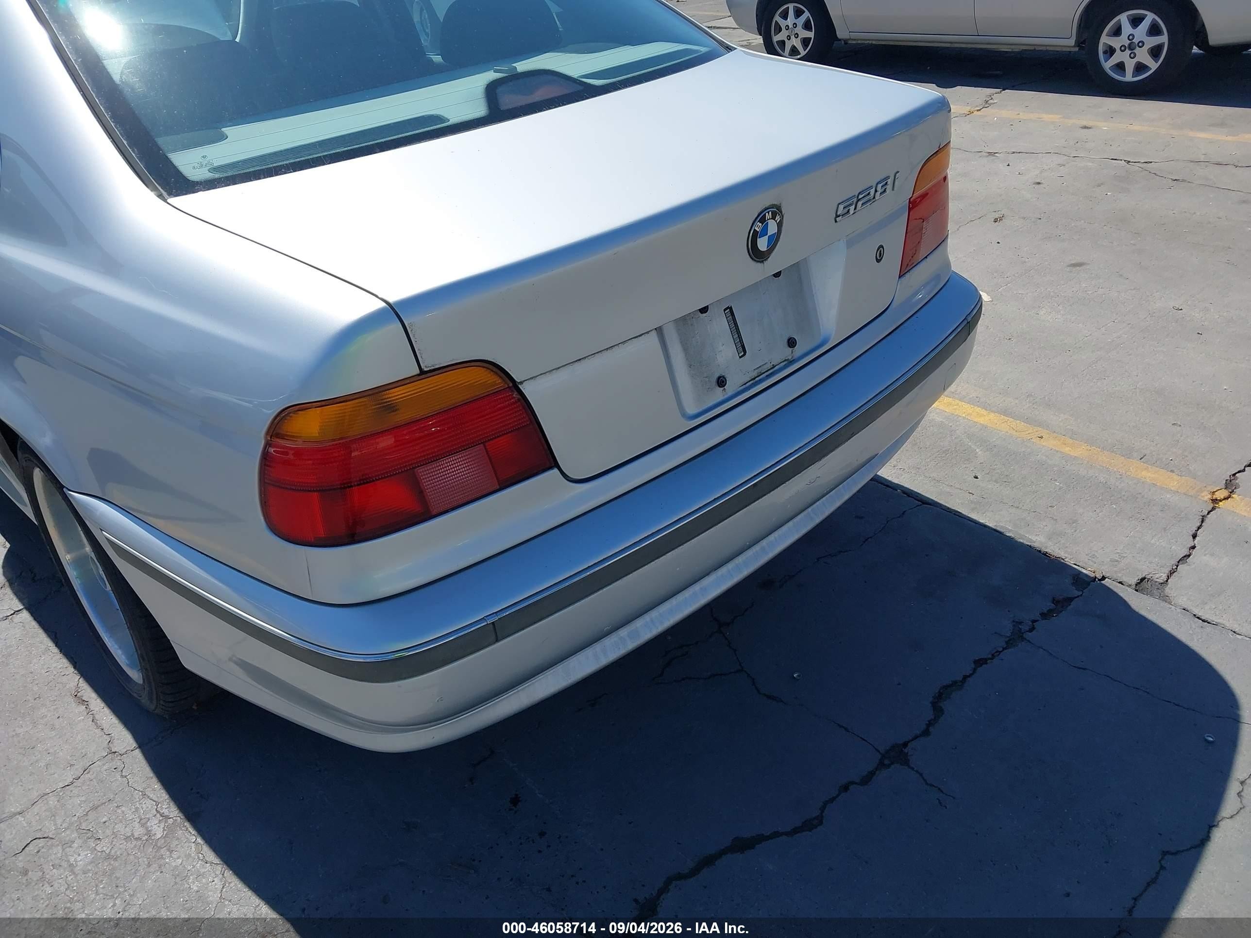 1999 Bmw 528ia   Silver vin: WBADM634XXGU00671