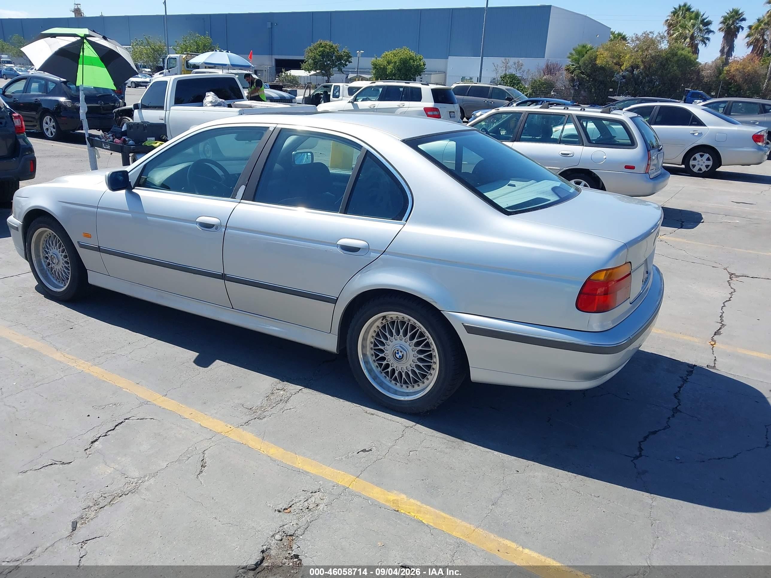 1999 Bmw 528ia   Silver vin: WBADM634XXGU00671