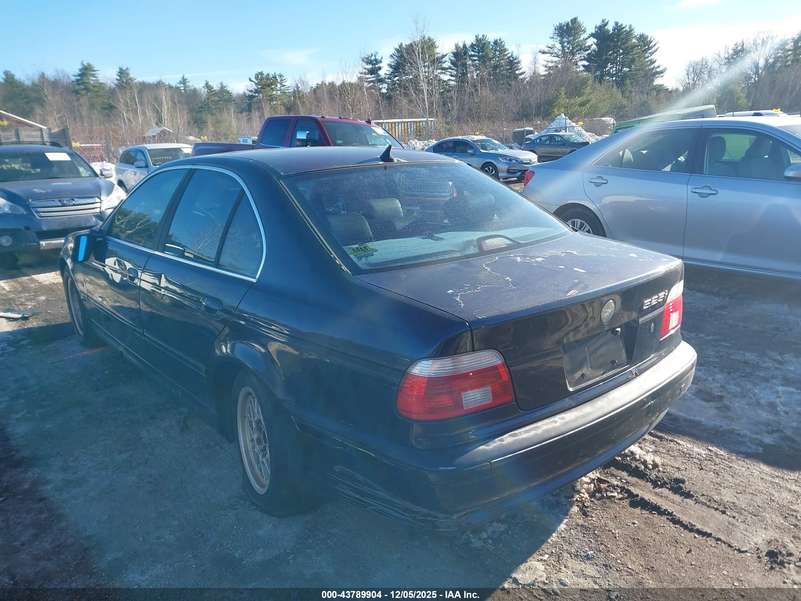 2001 Bmw 525ia   Dark Blue vin: WBADT43431GX24611