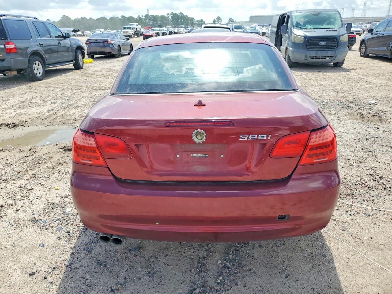 2011 Bmw 328 I Maroon vin: WBADW3C51BE538623