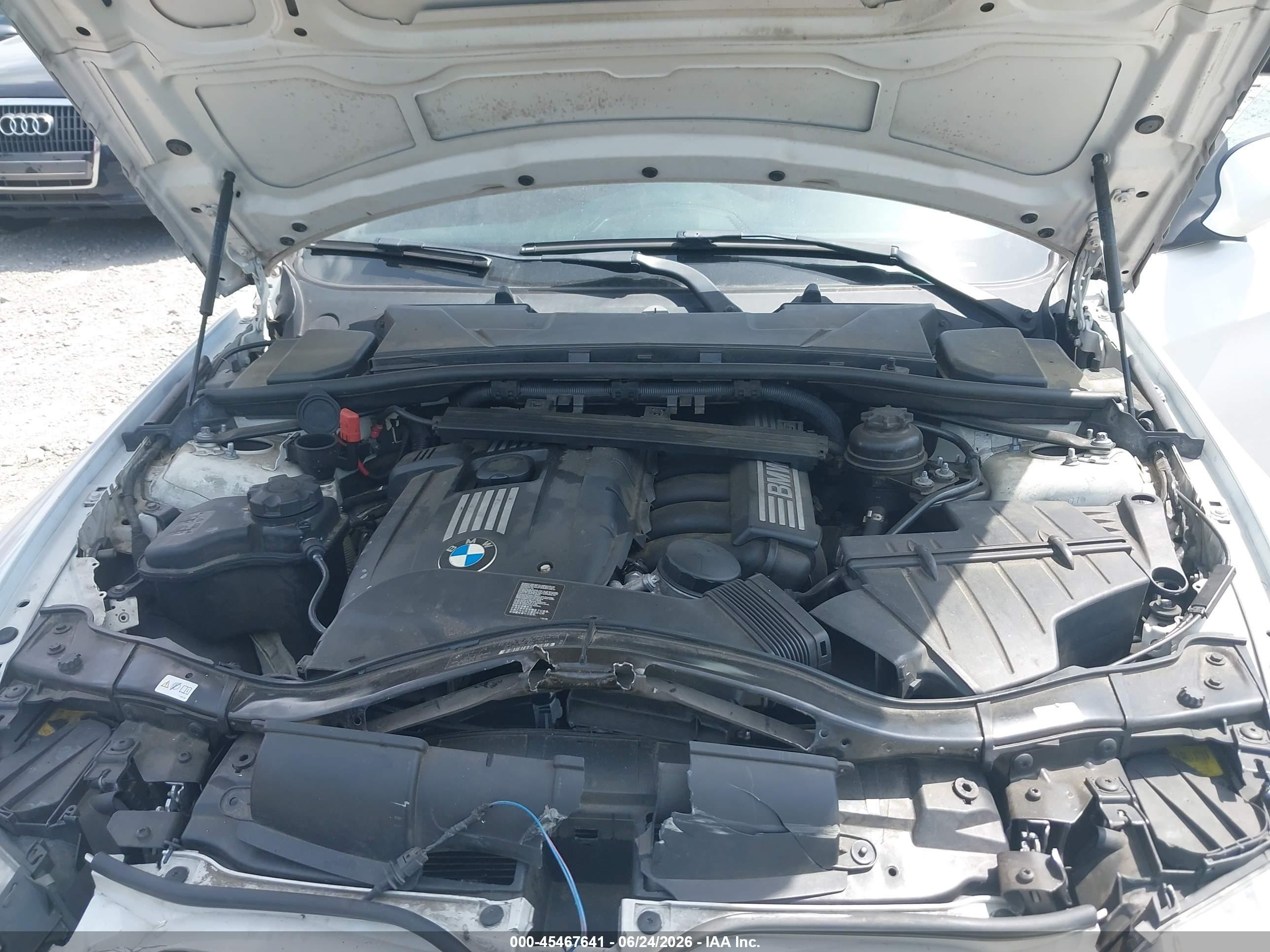 2012 Bmw 328i   Белый vin: WBADW3C51CE822853