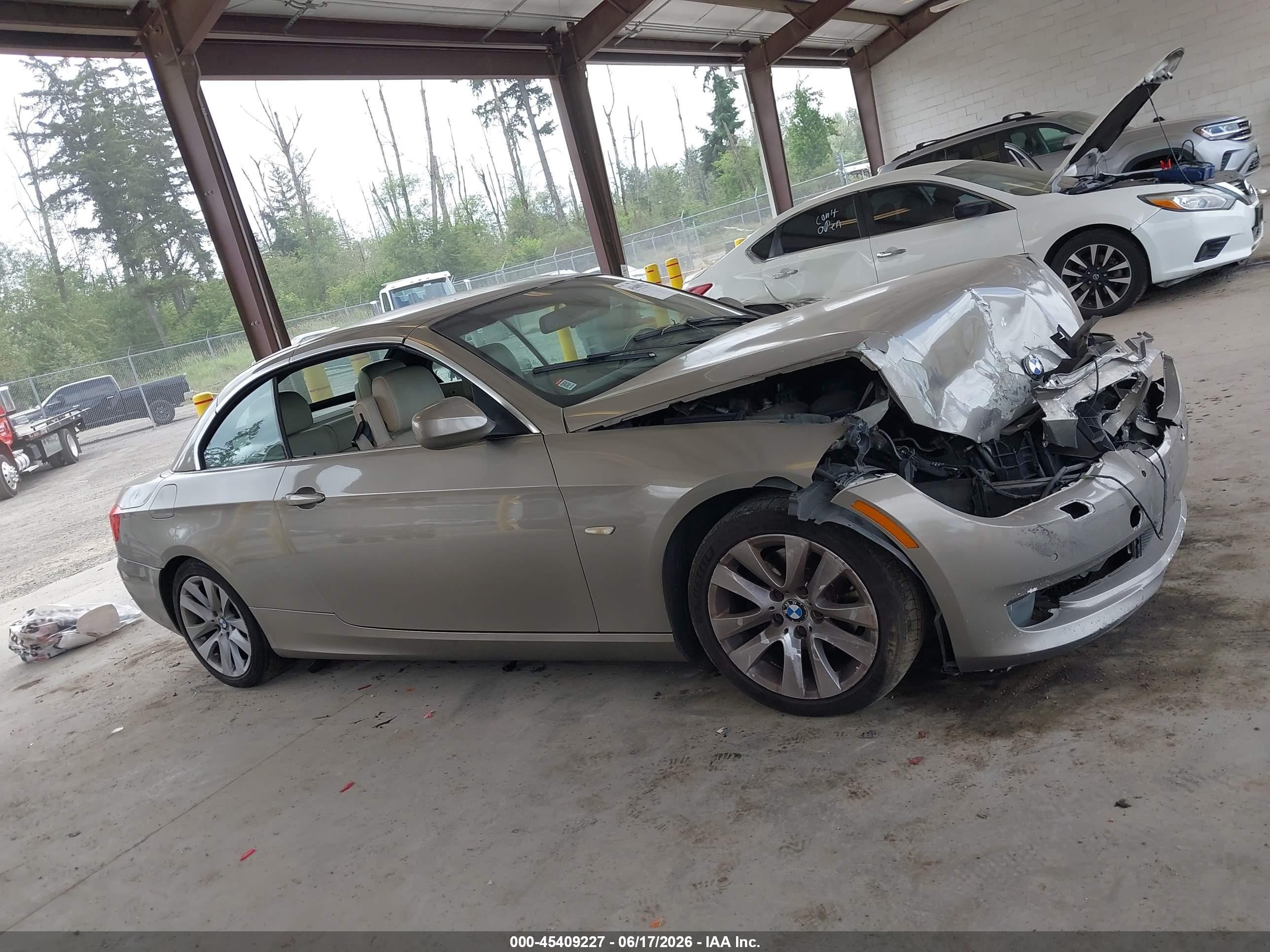 2011 Bmw 328i   Champagne vin: WBADW3C52BE538954