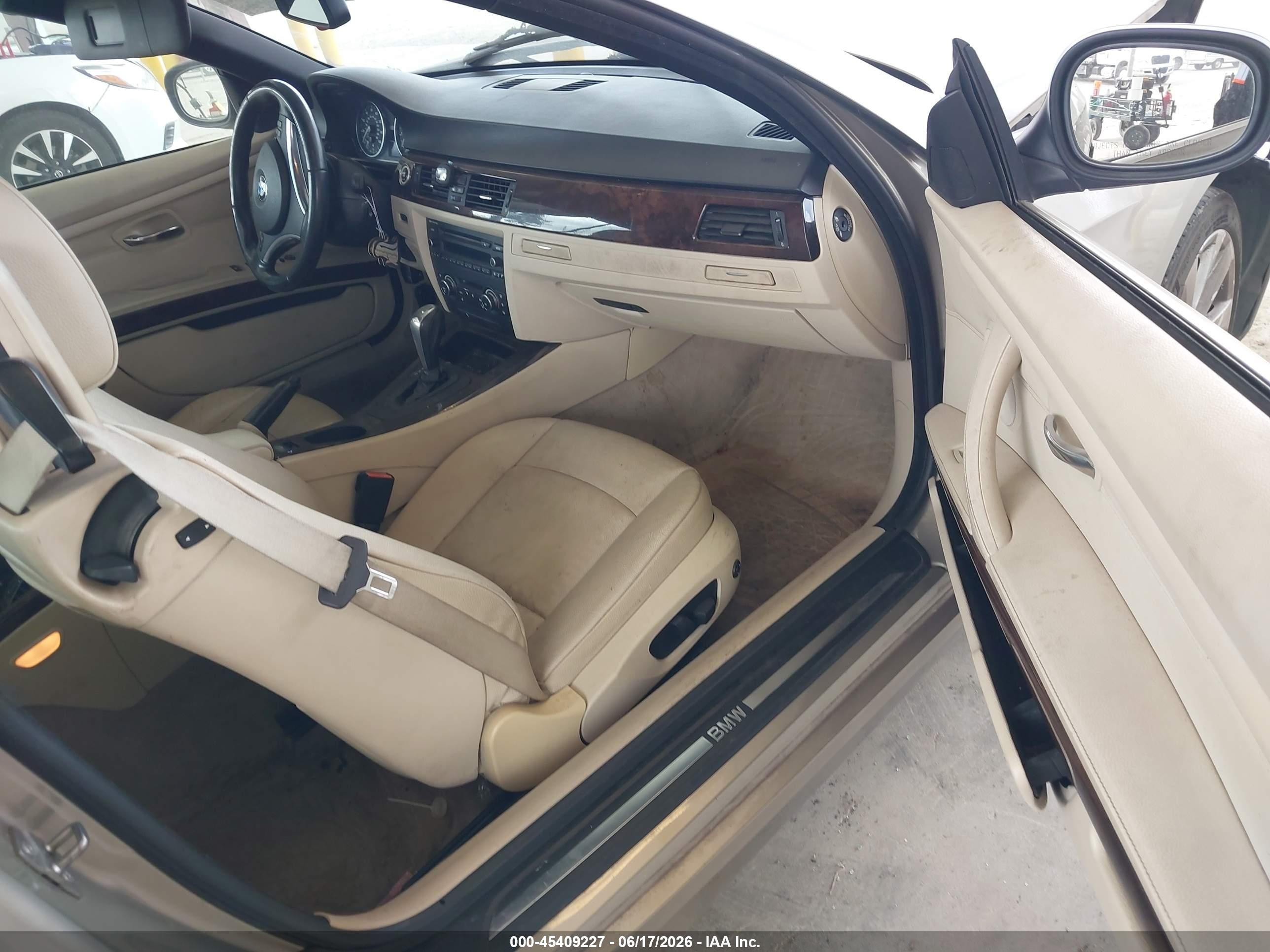 2011 Bmw 328i   Champagne vin: WBADW3C52BE538954