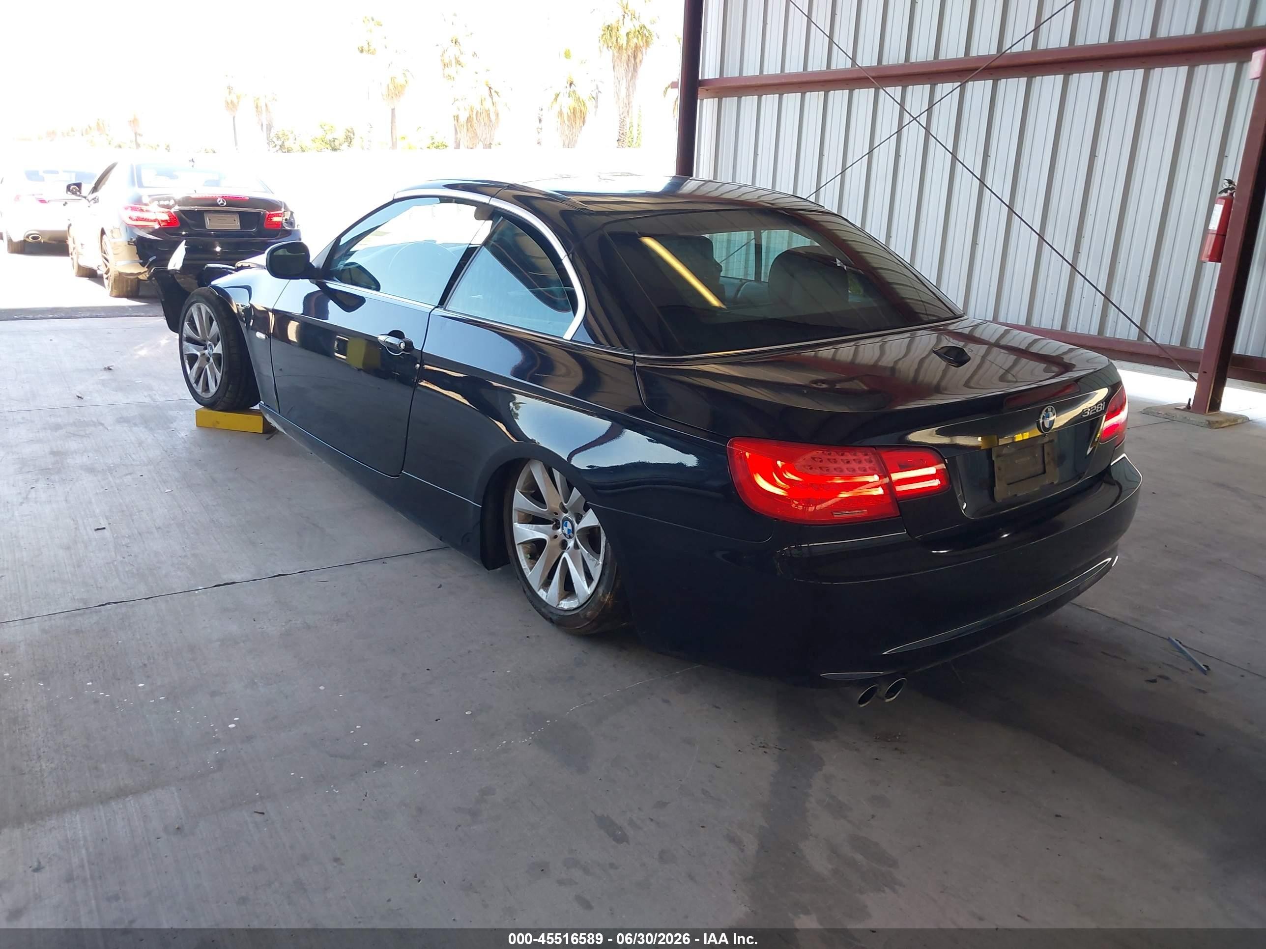 2012 Bmw 328i Черный vin: WBADW3C56CE824243