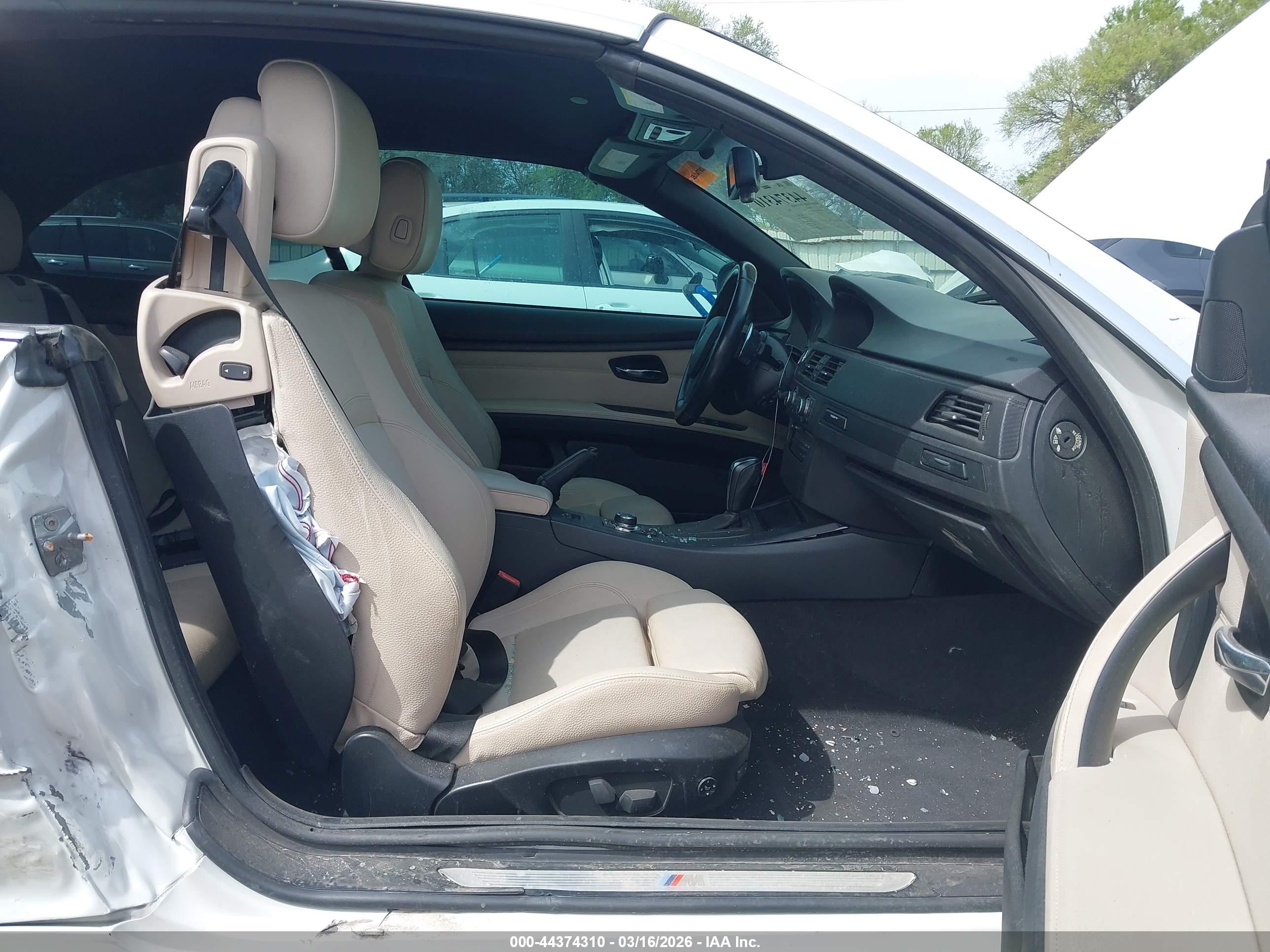 2012 Bmw 328i   White vin: WBADW3C57CE821402
