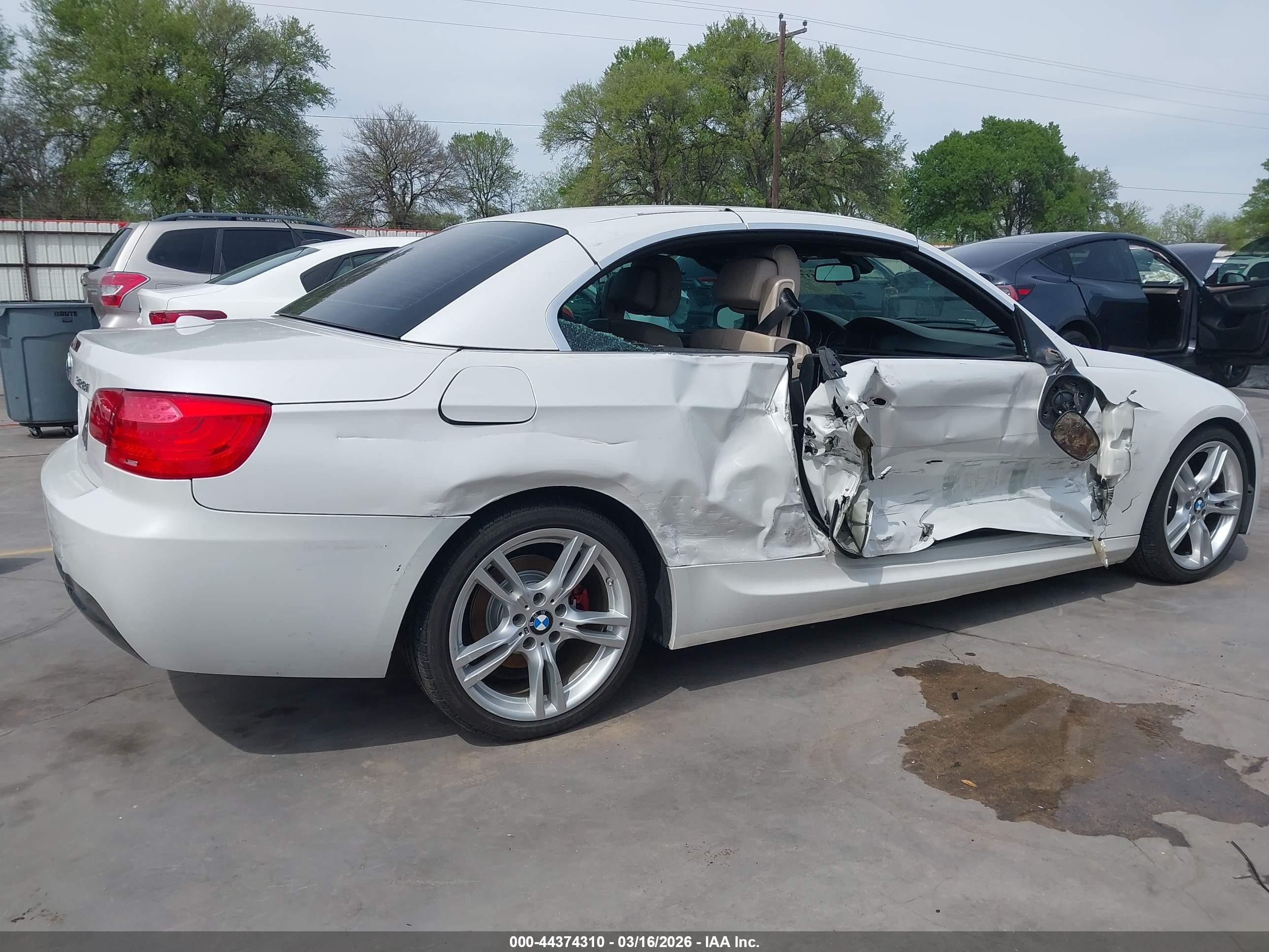 2012 Bmw 328i   White vin: WBADW3C57CE821402