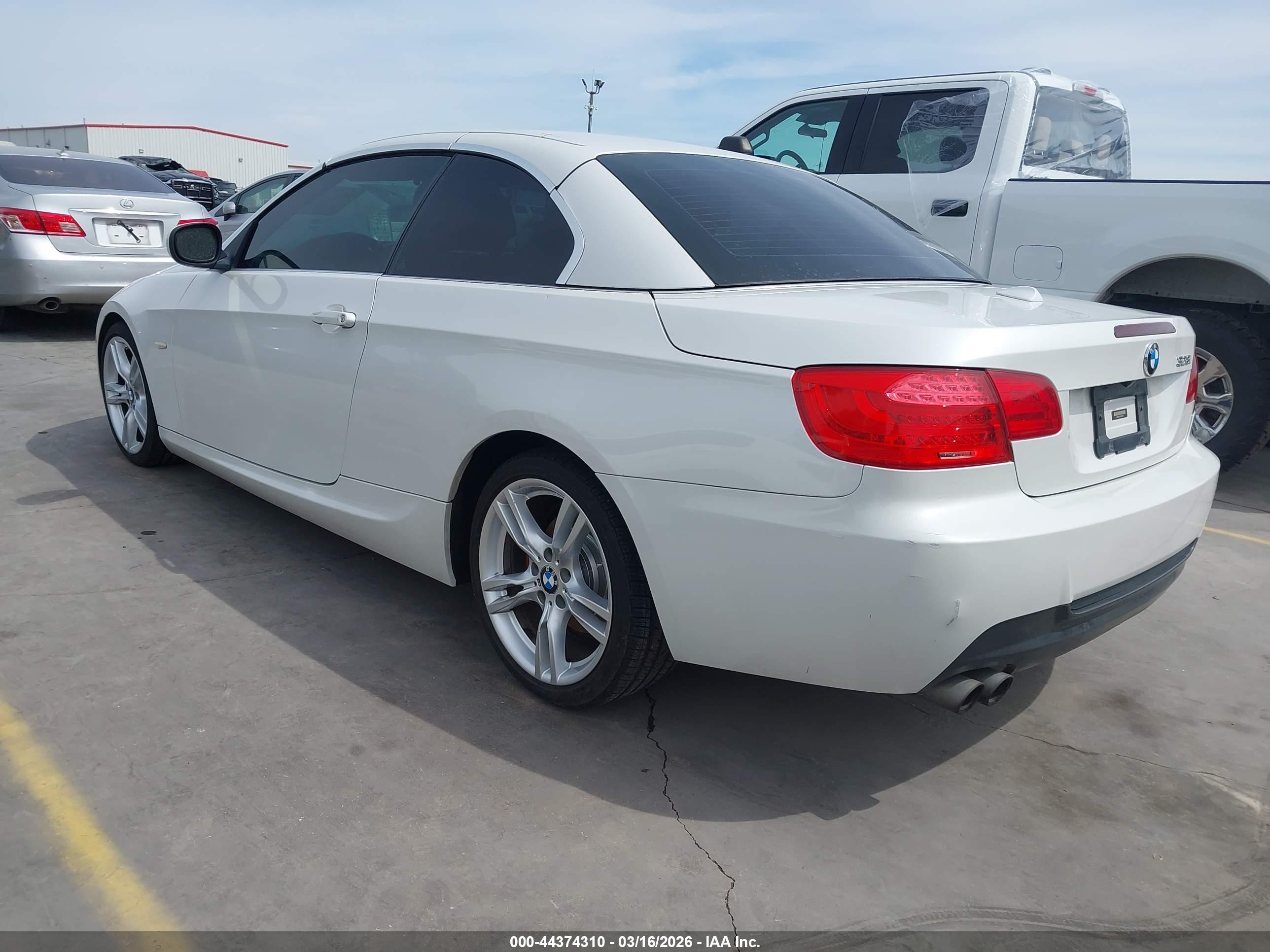 2012 Bmw 328i   White vin: WBADW3C57CE821402