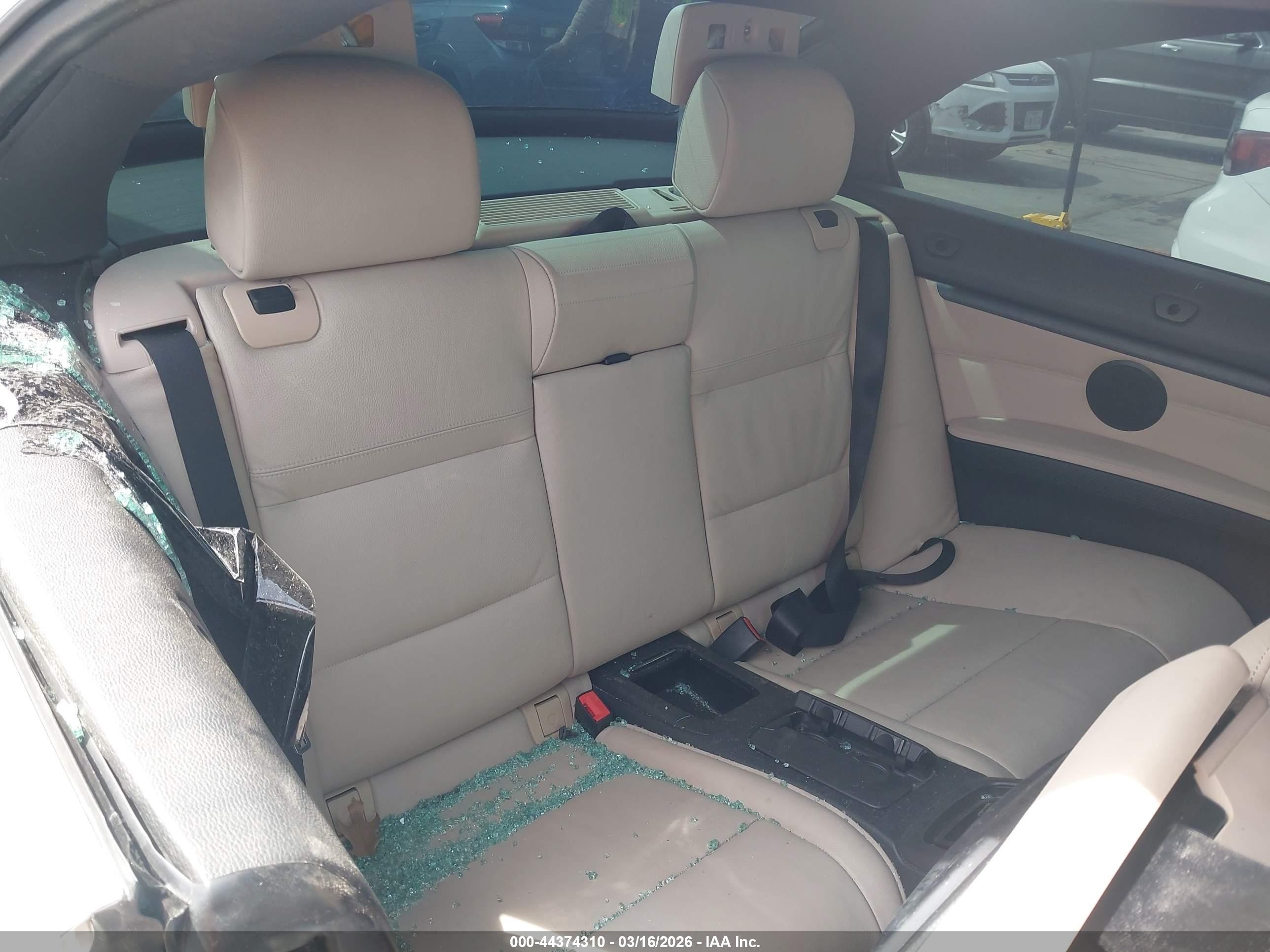2012 Bmw 328i   White vin: WBADW3C57CE821402
