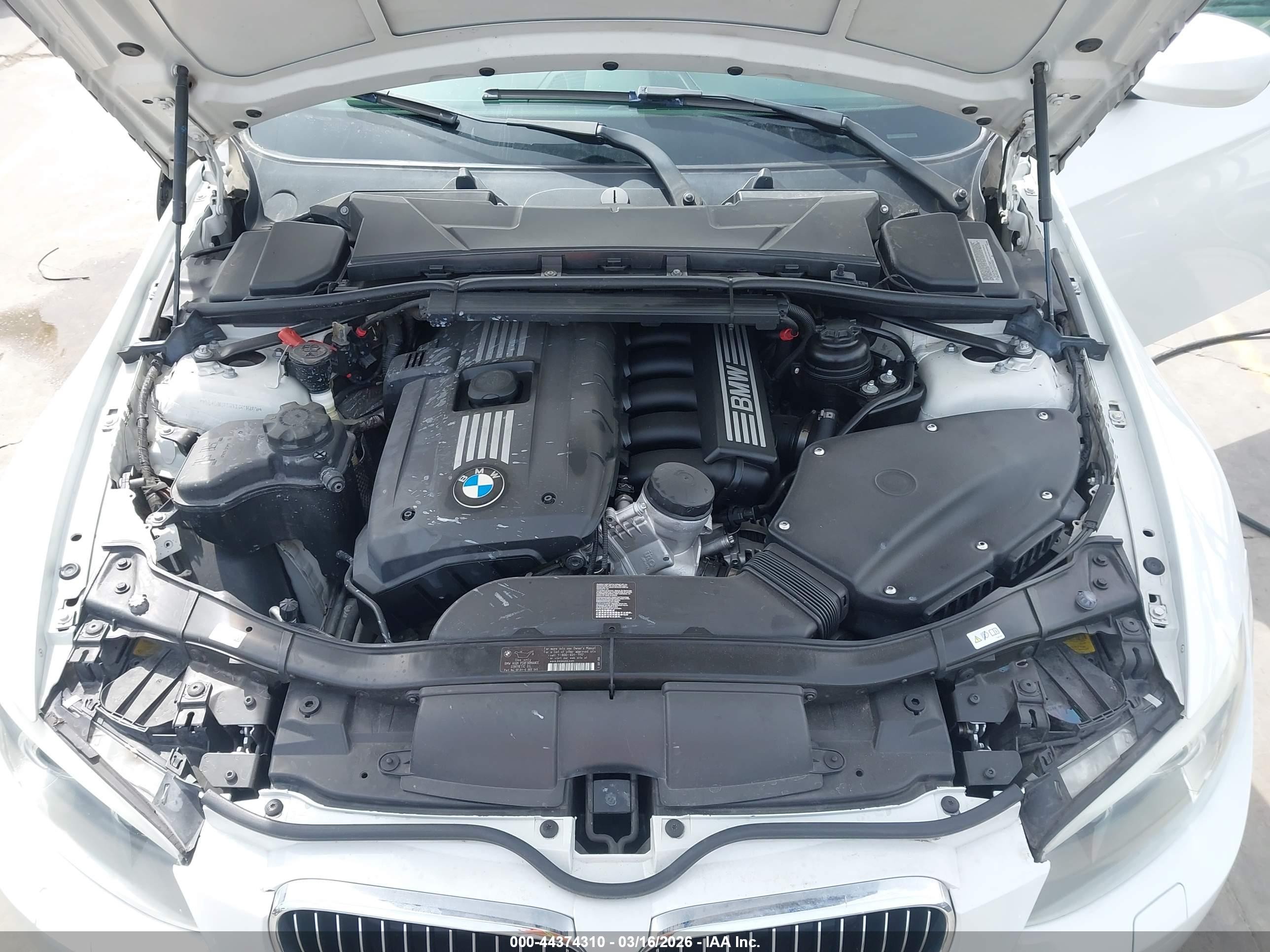 2012 Bmw 328i   White vin: WBADW3C57CE821402