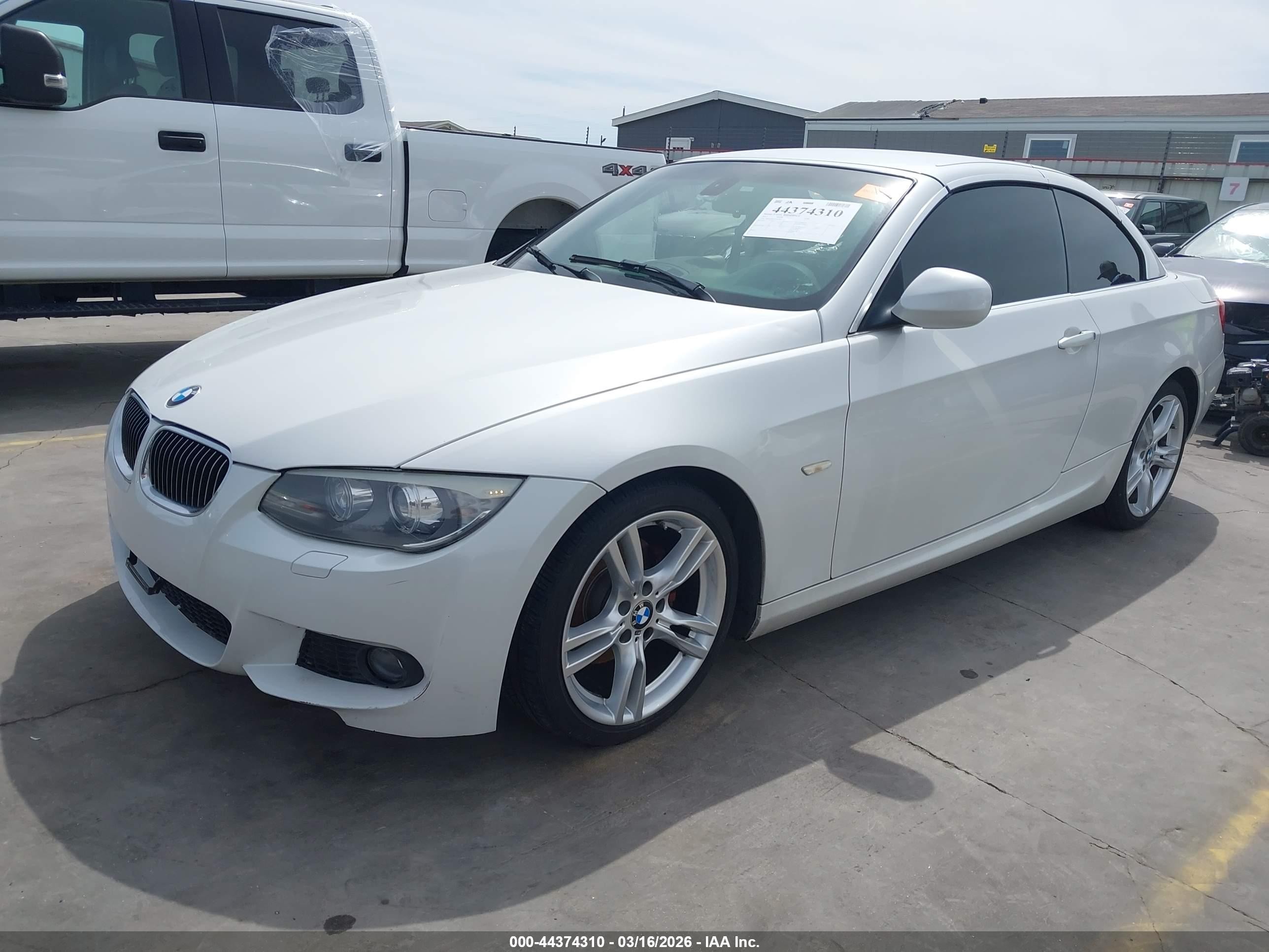 2012 Bmw 328i   White vin: WBADW3C57CE821402