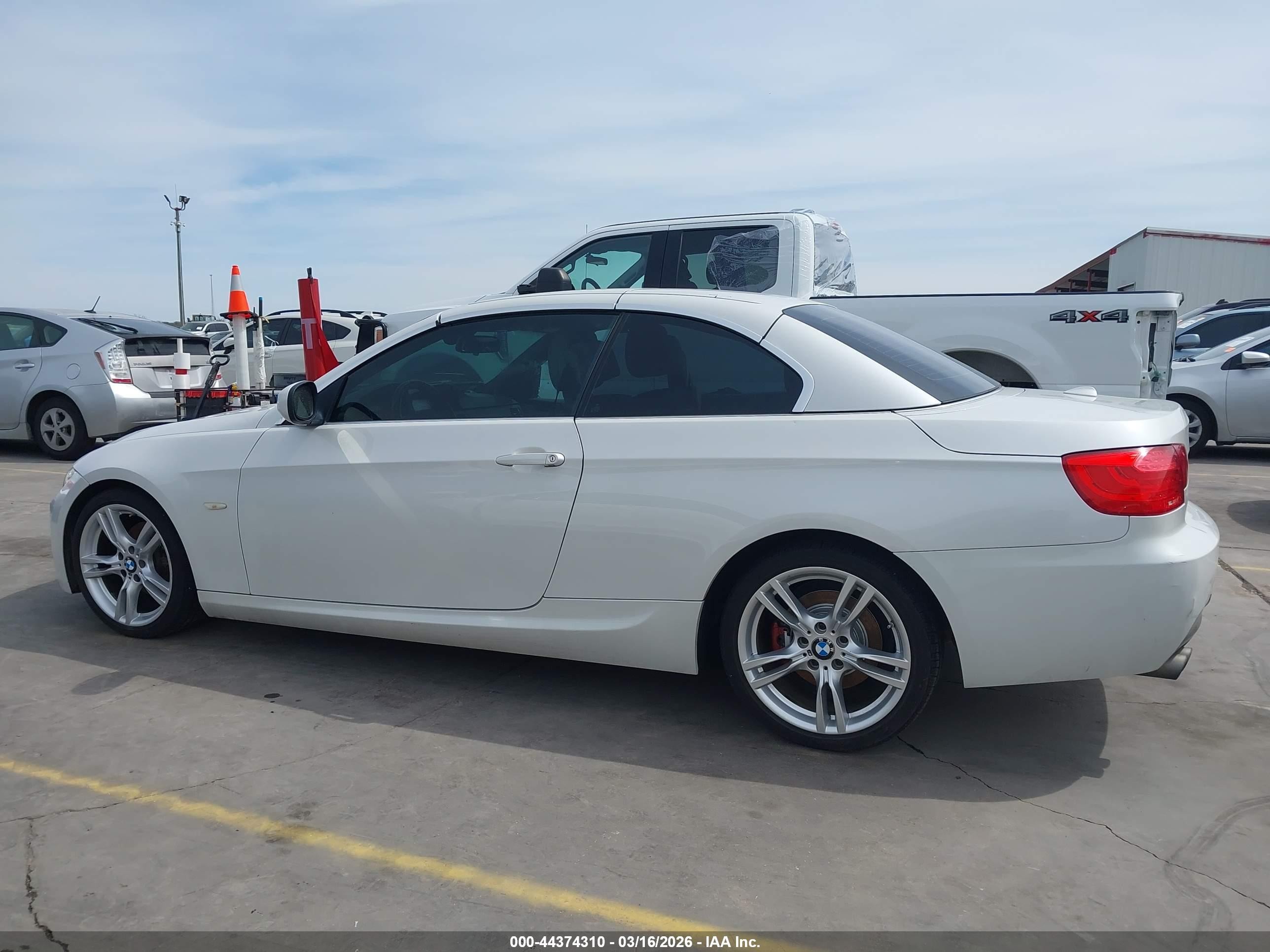 2012 Bmw 328i   White vin: WBADW3C57CE821402