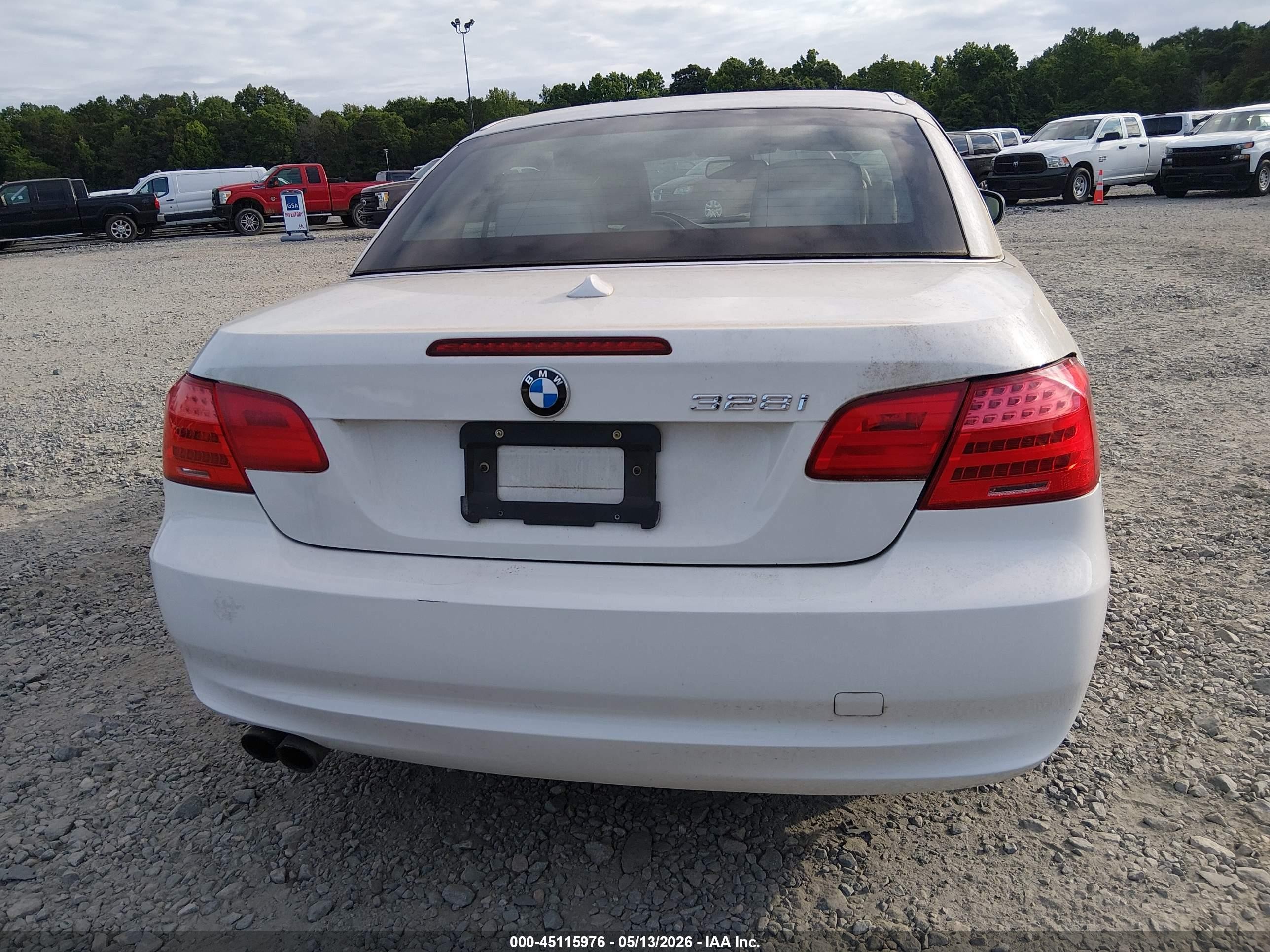 2011 Bmw 328i   White vin: WBADW3C59BE537669