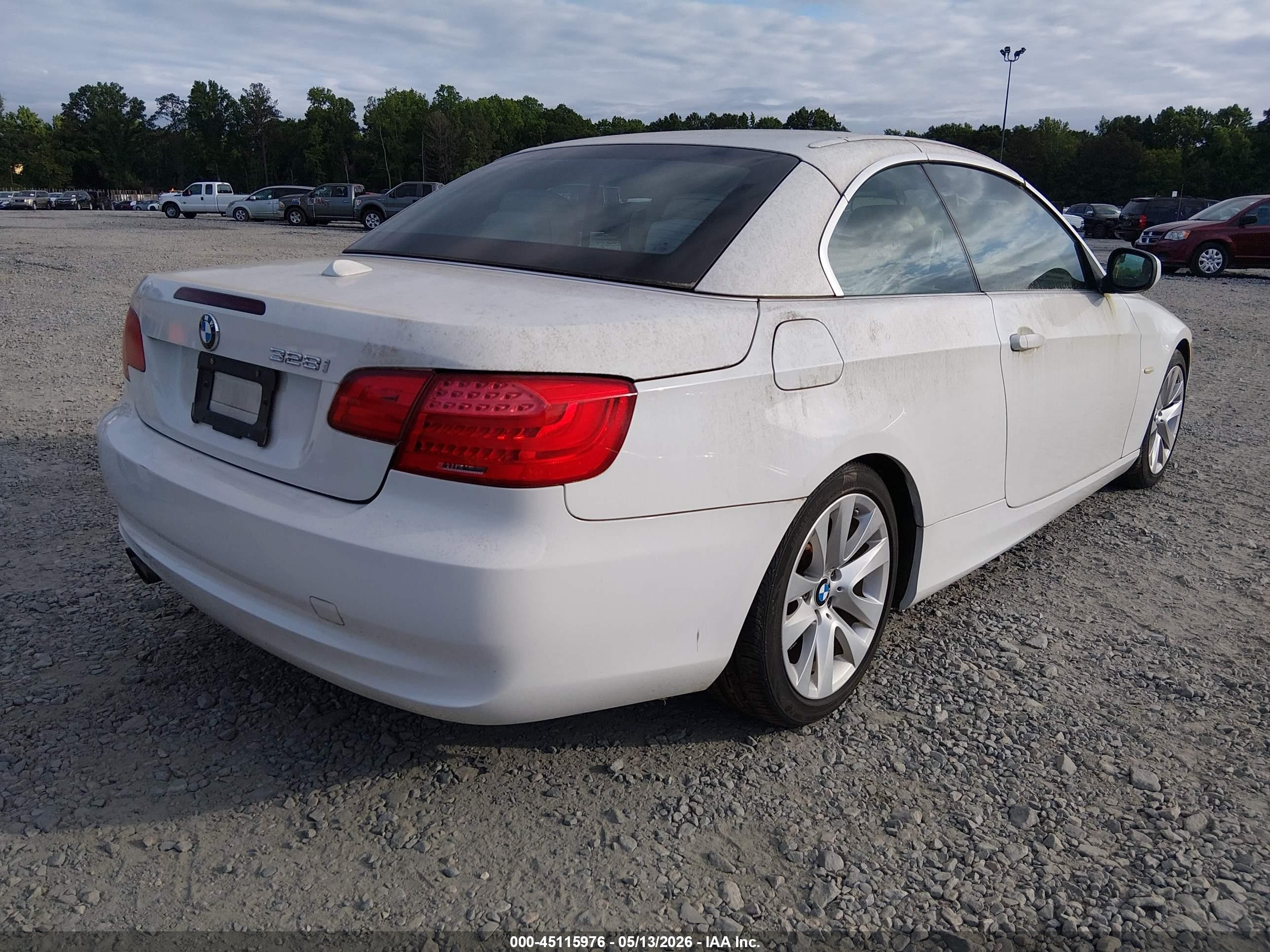 2011 Bmw 328i   White vin: WBADW3C59BE537669