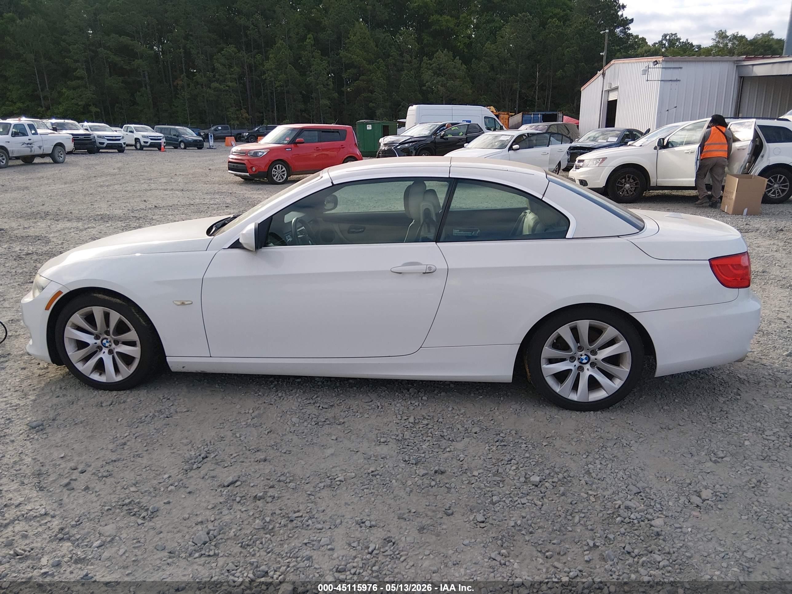 2011 Bmw 328i   White vin: WBADW3C59BE537669