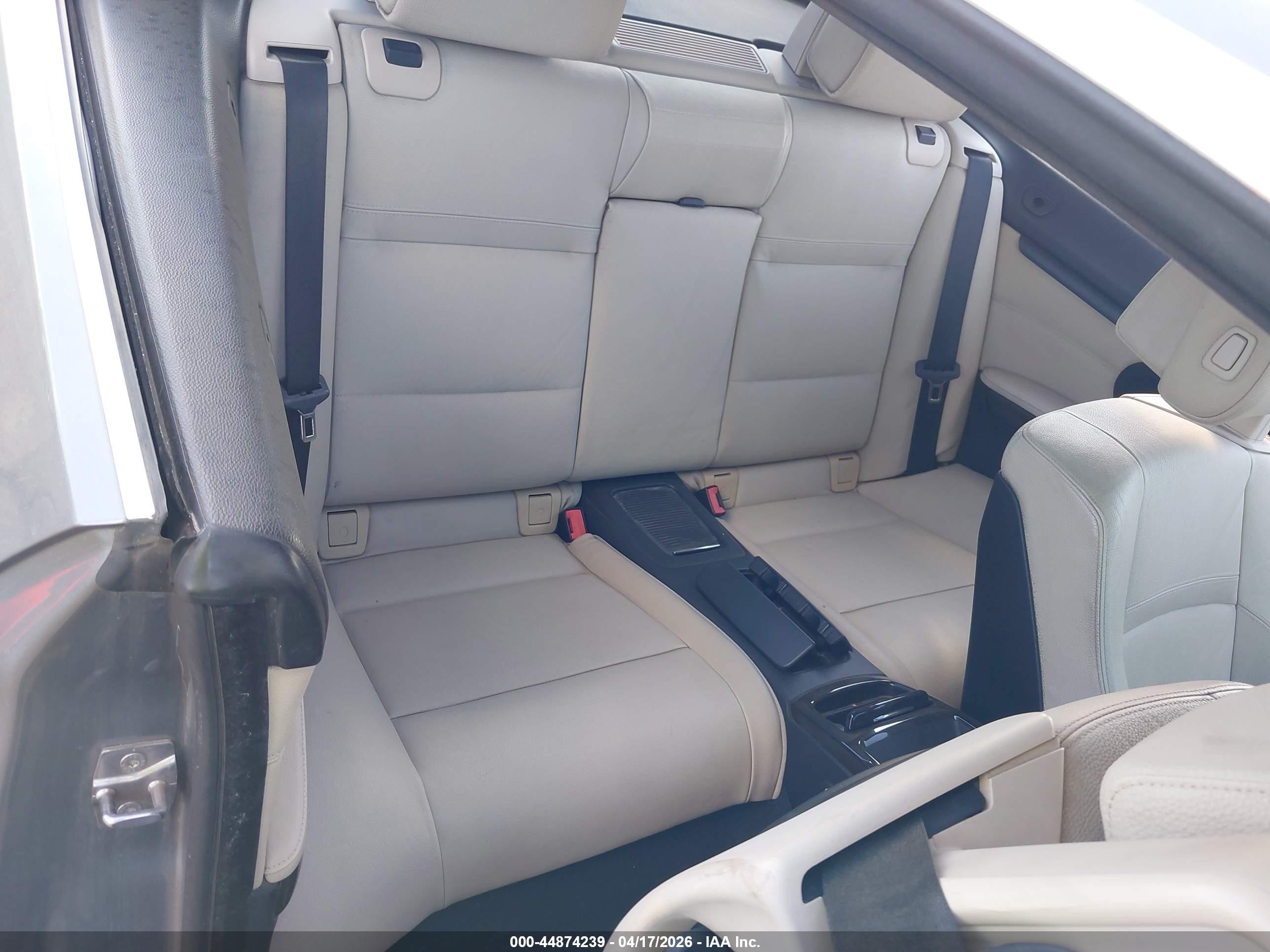 2011 Bmw 328i   Серебряный vin: WBADW3C5XBE538636