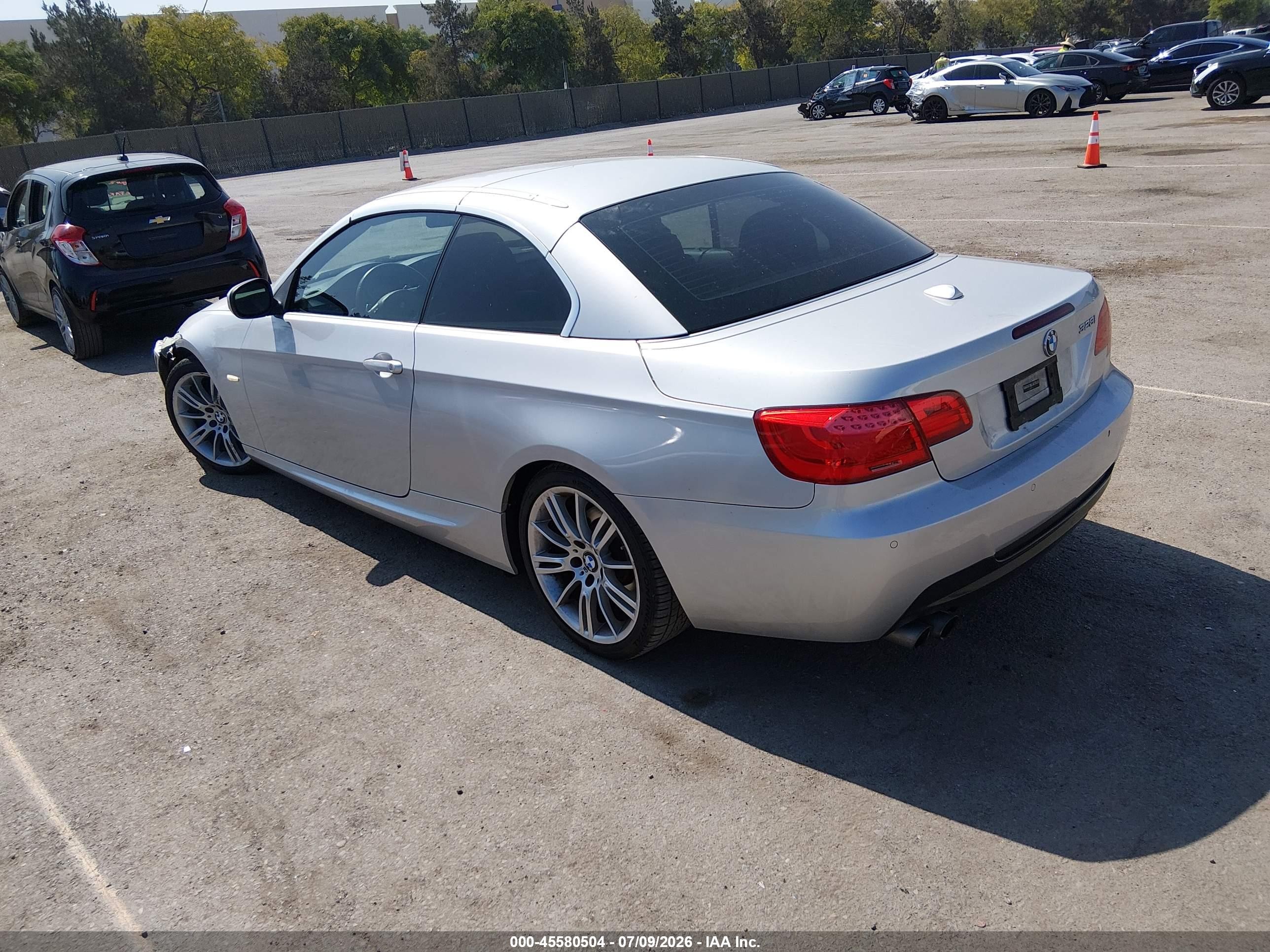 2011 Bmw 328i   Silver vin: WBADW7C57BE543185